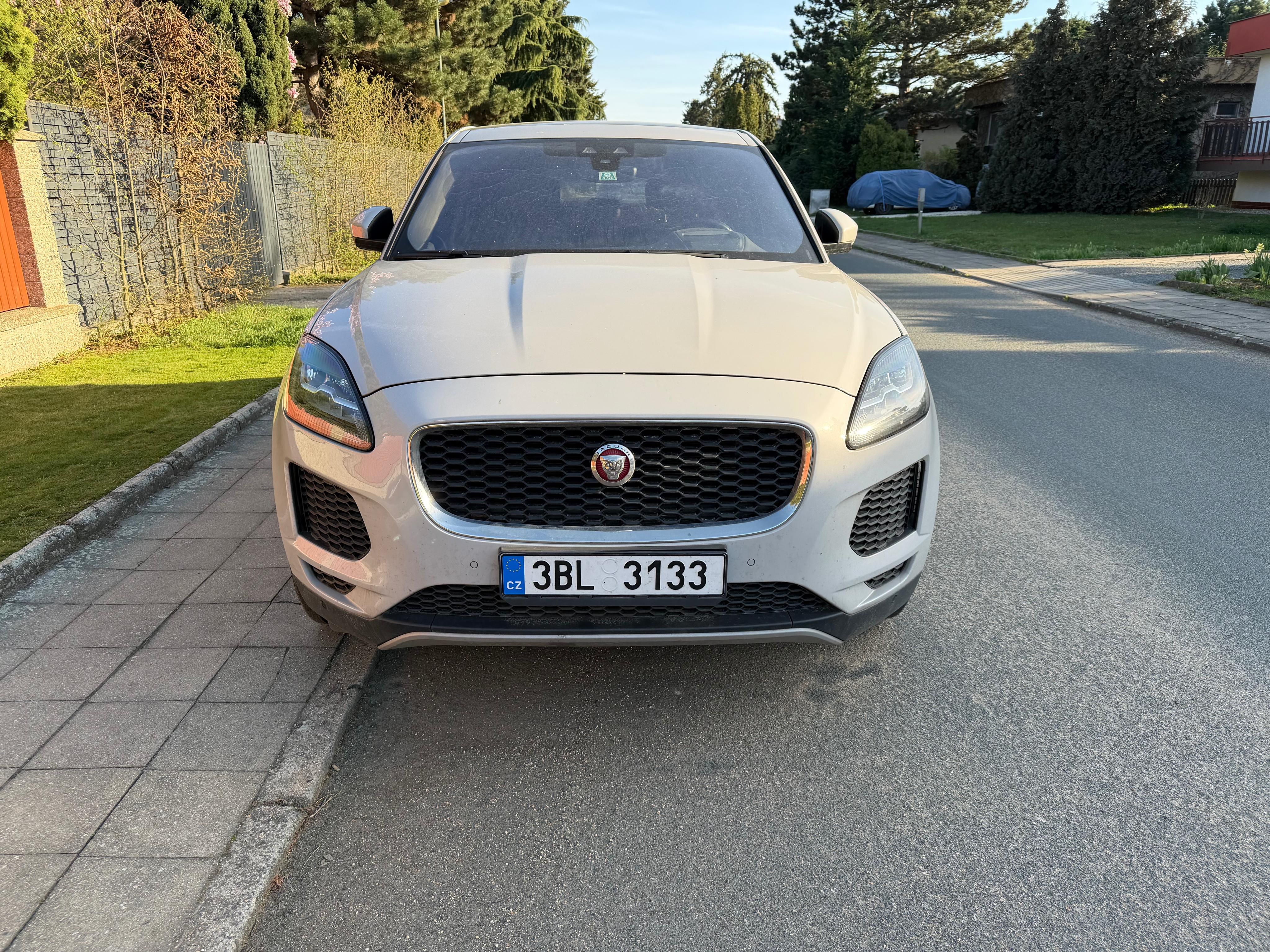 Jaguar E-Pace, Jaguar E-Pace P250 AWD 184 kW - fotka 3