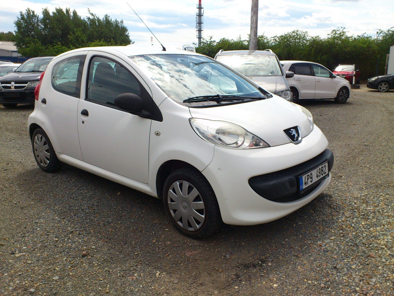 Peugeot 107, Junior 998 i