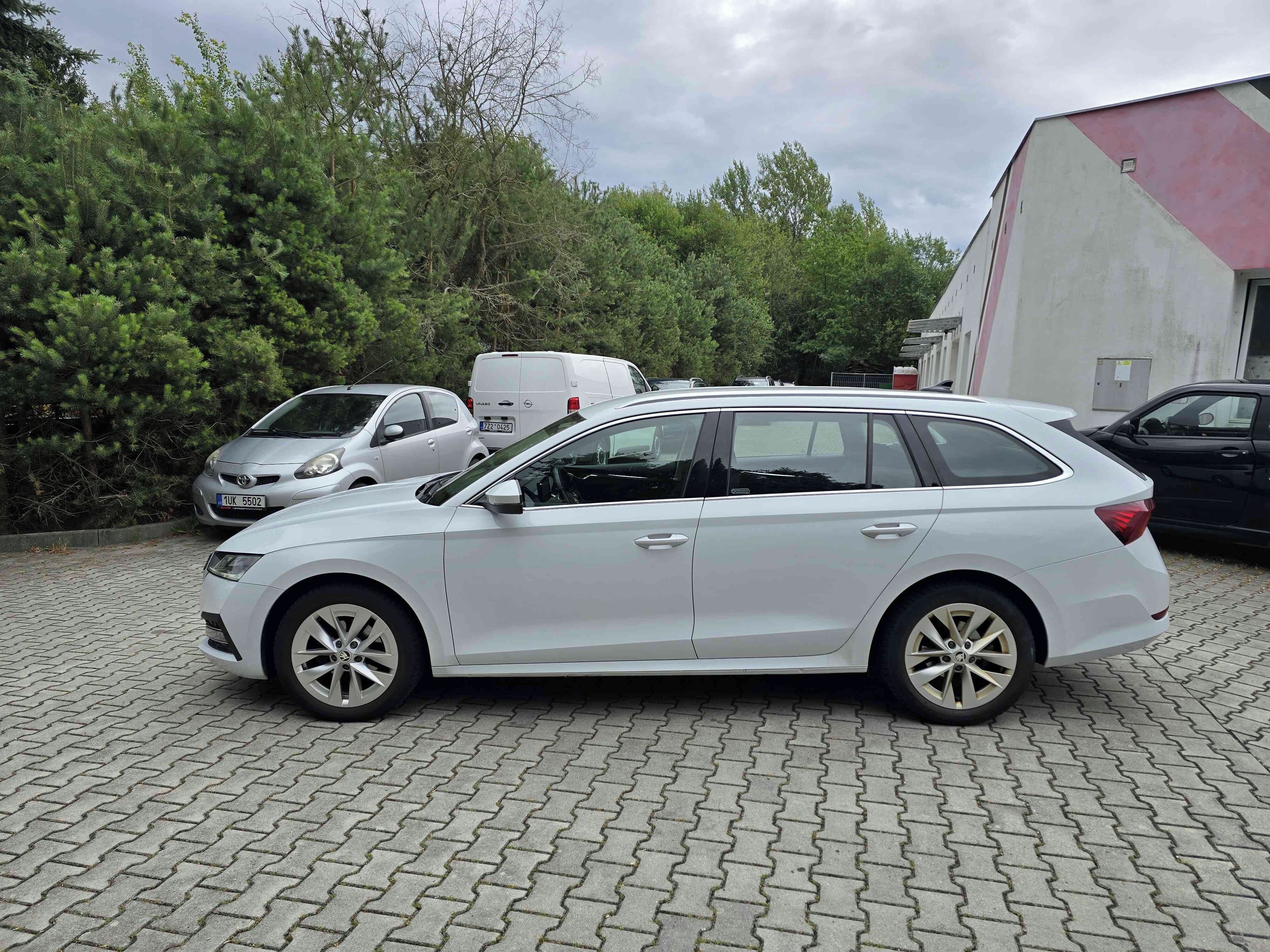 Škoda Octavia, Combi DSG Style Plus Matrix - fotka 2