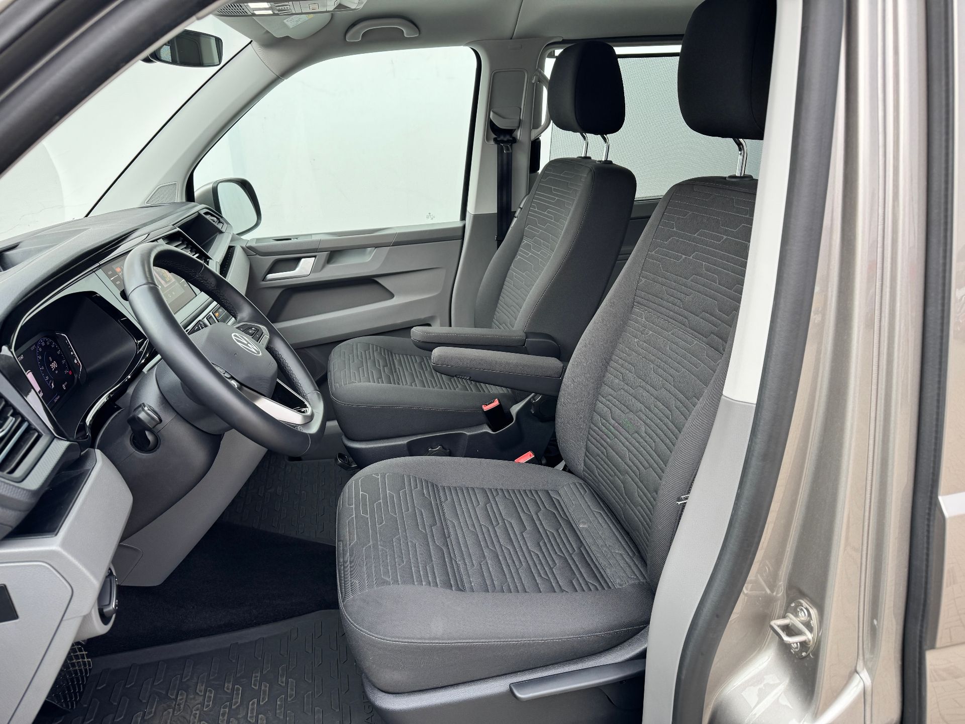 Volkswagen Caravelle, 2.0TDI 110KW DSG LWB COMFORTLI - fotka 5