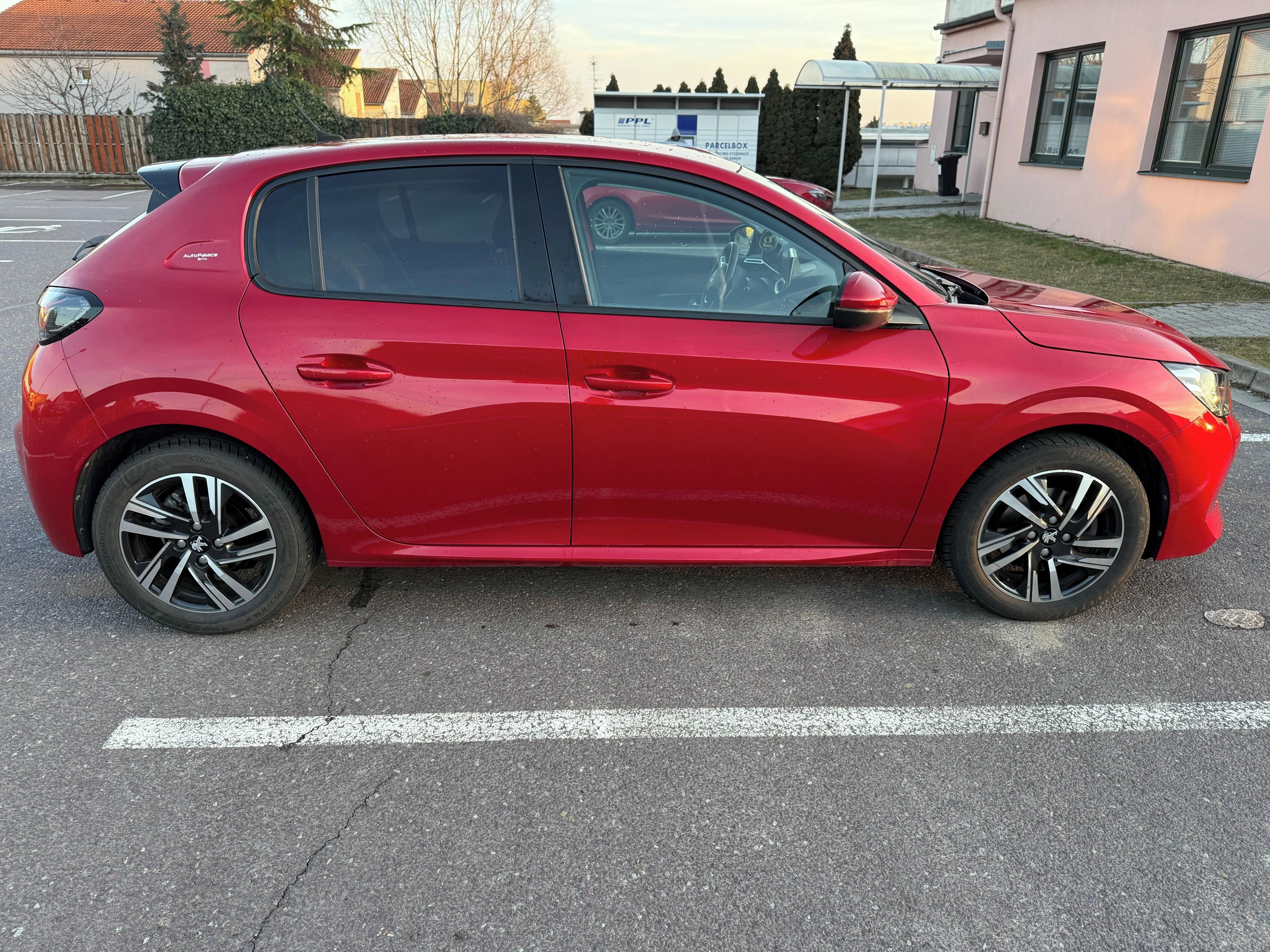 Peugeot 208, 1,2 Pure Tech - fotka 4