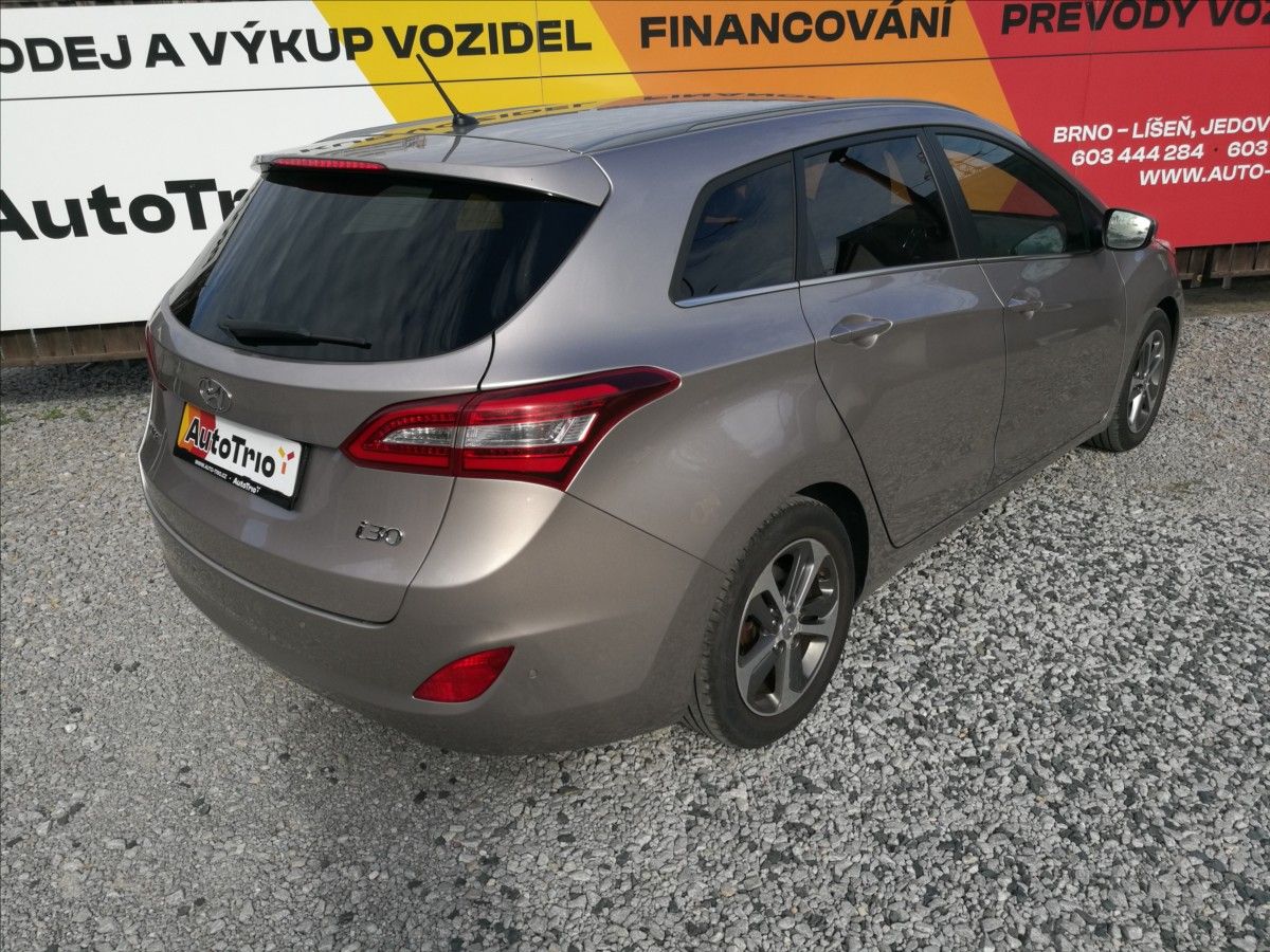 Hyundai i30, 1,6 GDi 1.majitel Weekend - fotka 3