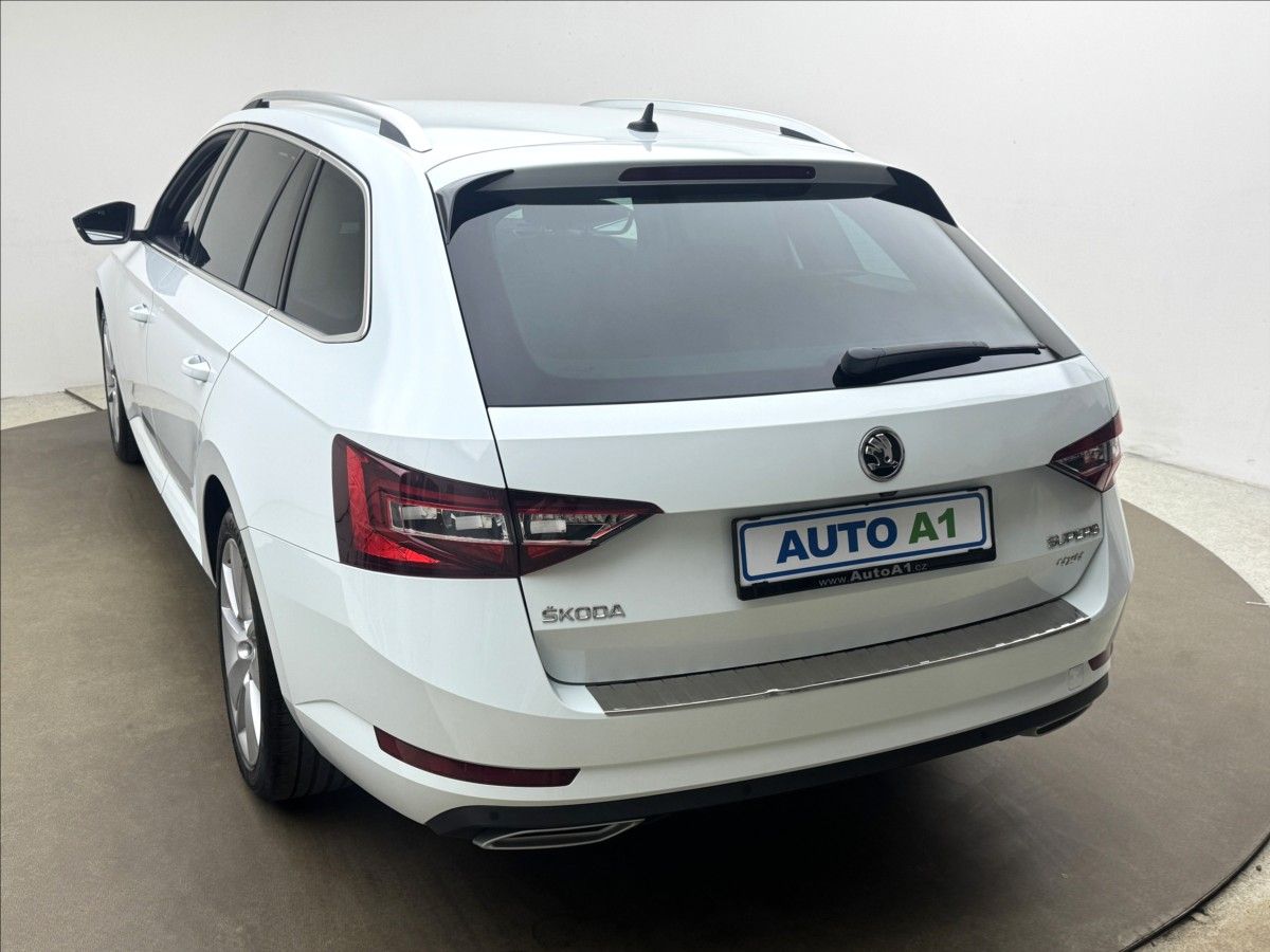 Škoda Superb, 2,0 DSG 4X4 ACC CANTON STYLE+ - fotka 6