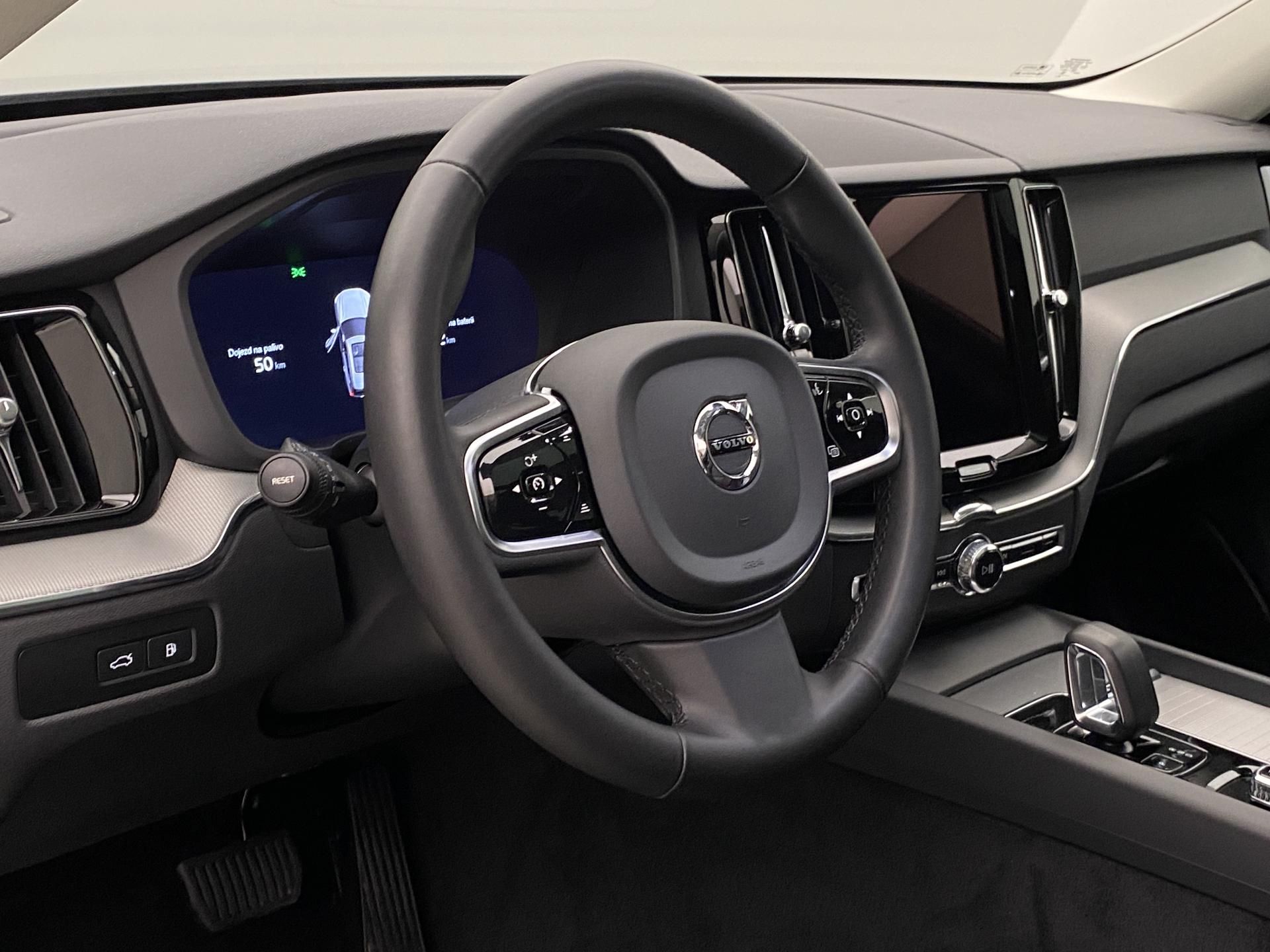 Volvo XC60, T6 AWD RECHARGE BRIGHT PLUS CZ - fotka 4