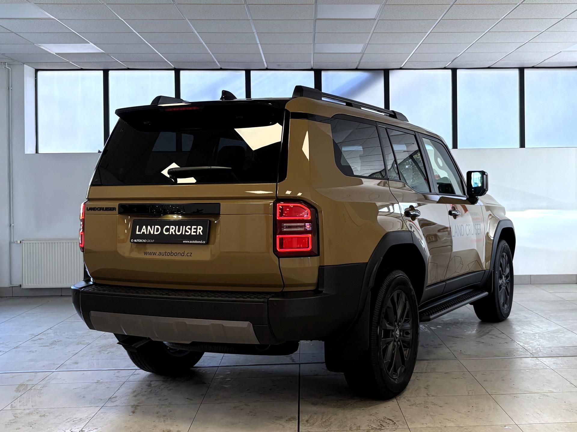 Toyota Land Cruiser, 2.8D MHEV 8AT 4x4, Ex. Skyview - fotka 4