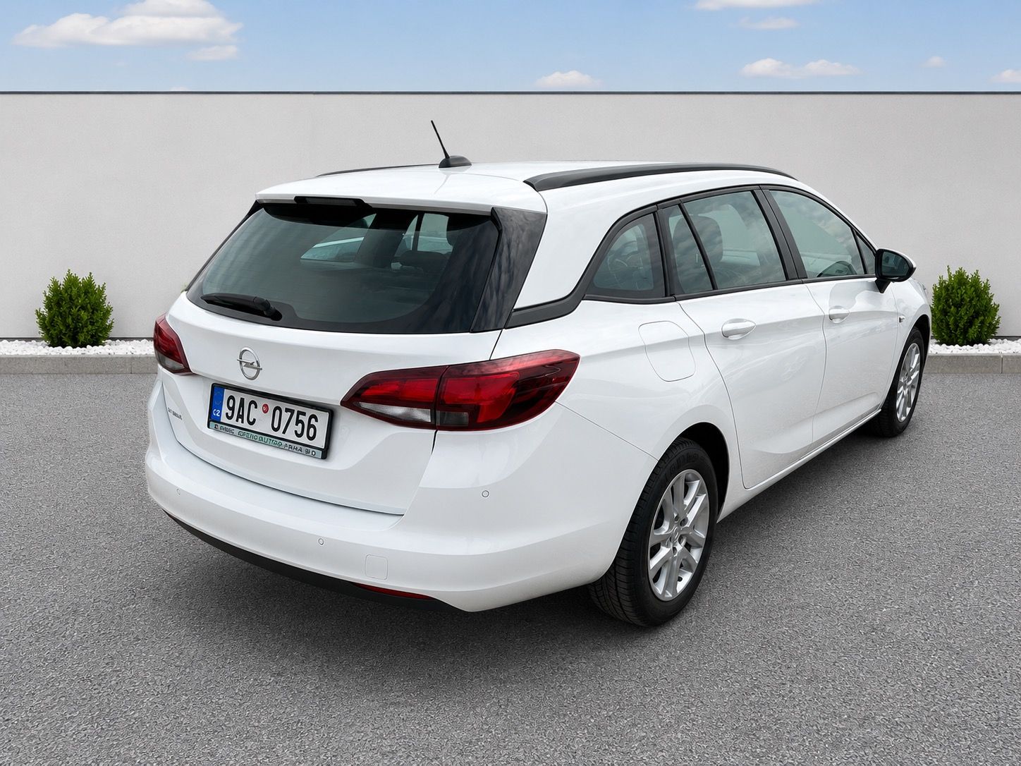 Opel Astra, 1.5 EDITION ČR 1maj po servisu - fotka 3