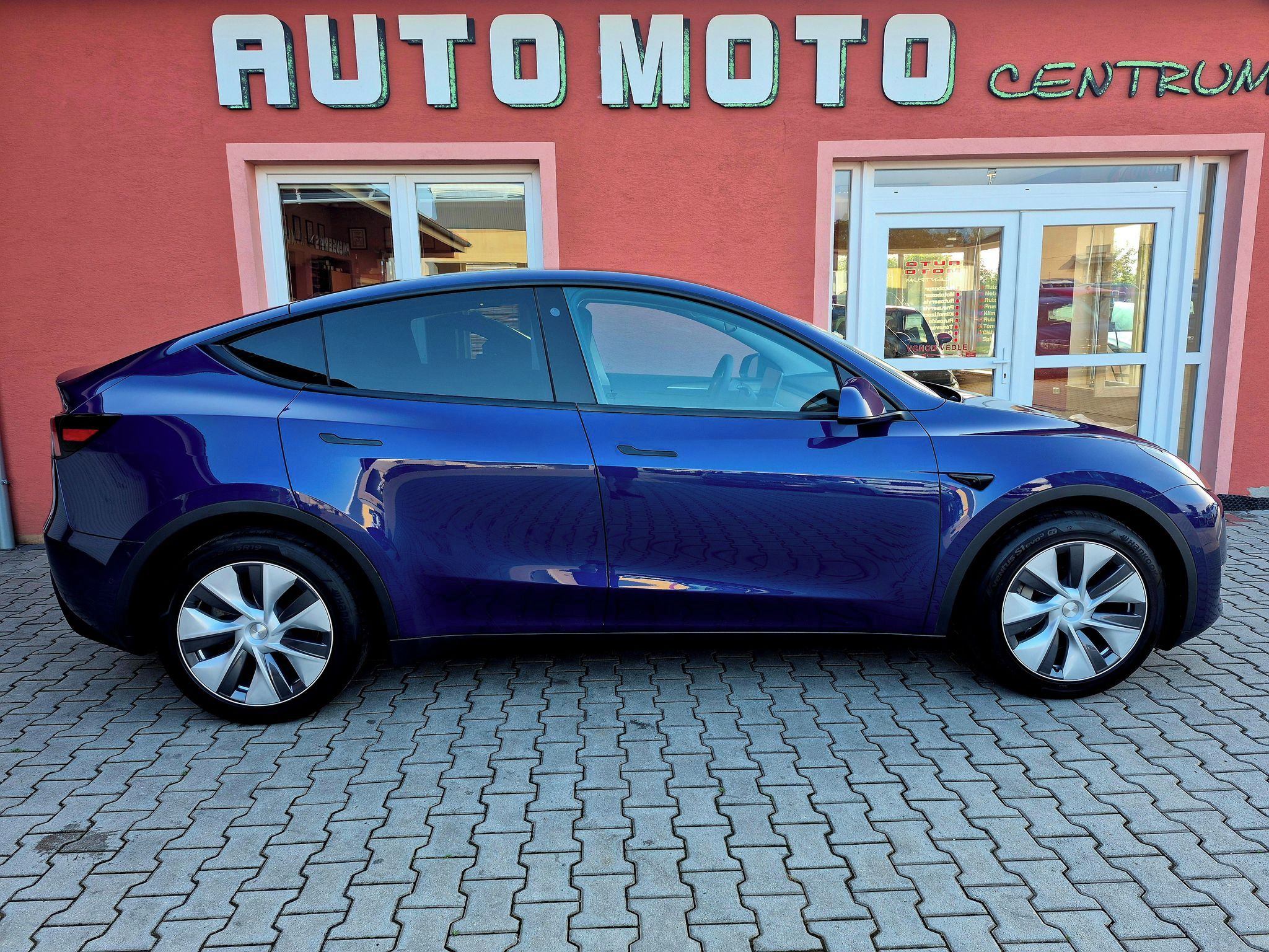 Tesla Model Y, Long Range Dual Motor 378 kW S - fotka 5