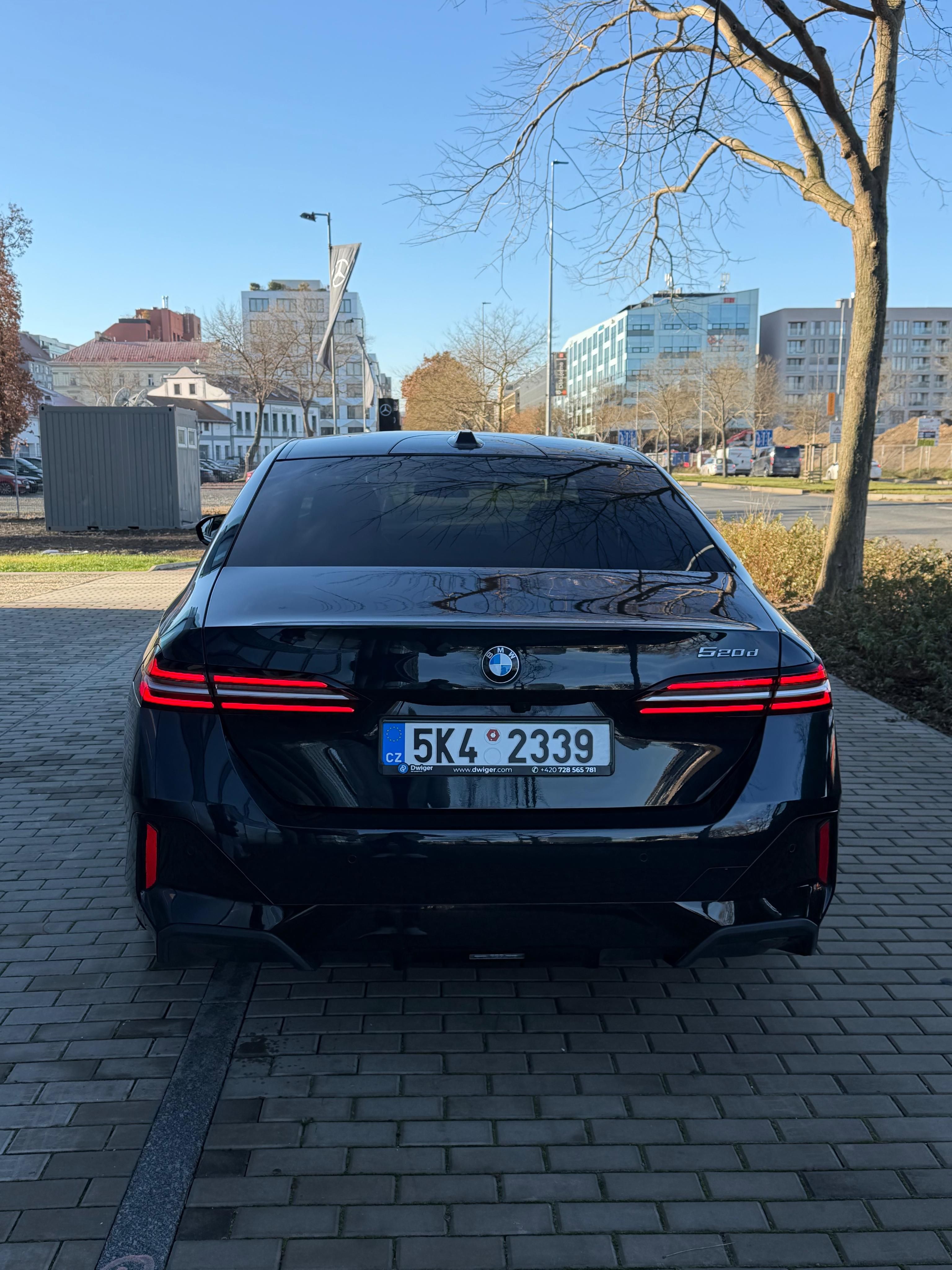 BMW Řada 5, 520 D top stav záruka Mpaket - fotka 4