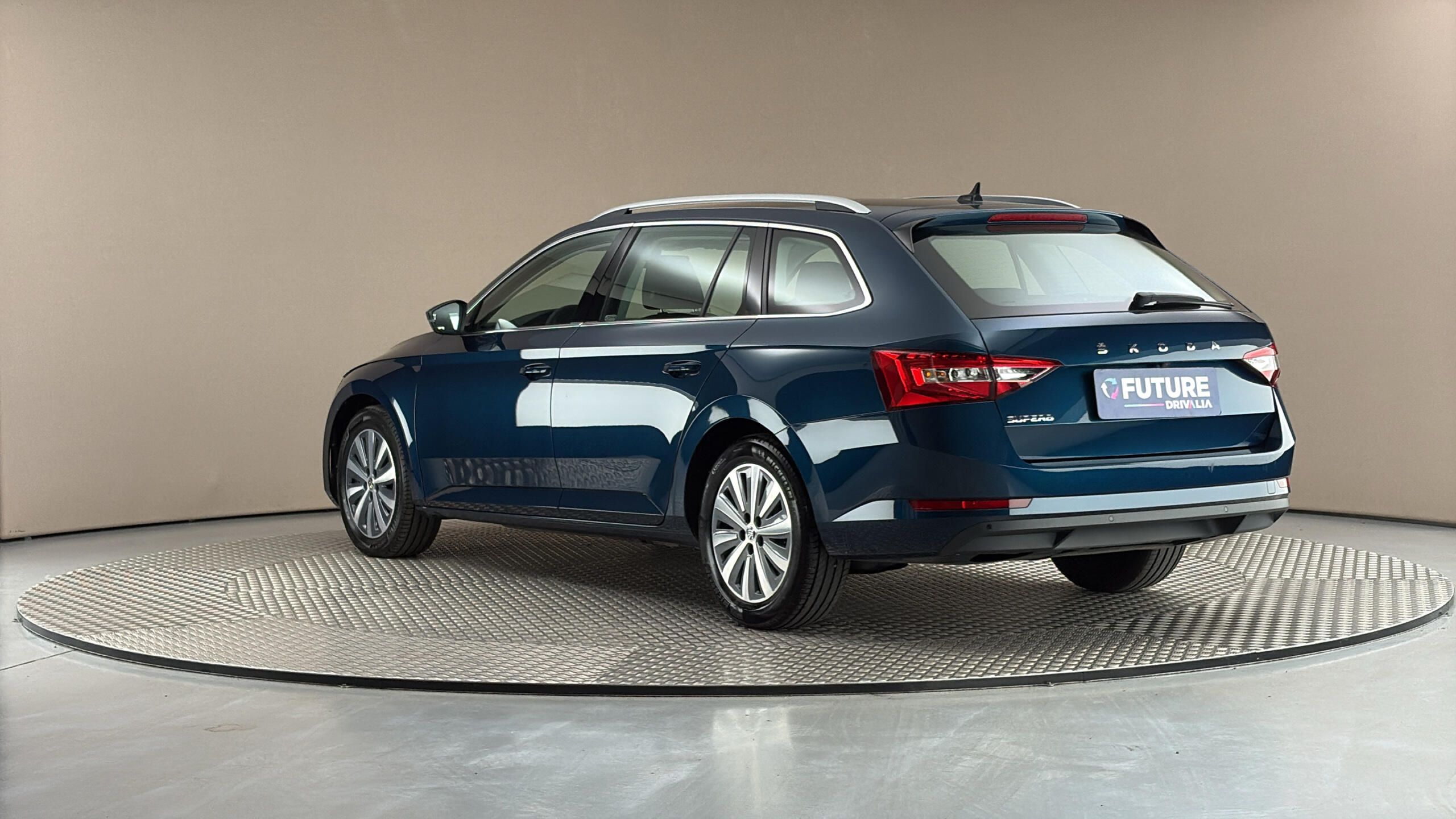 Škoda Superb, 2.0 TDI DSG Style Combi - fotka 2