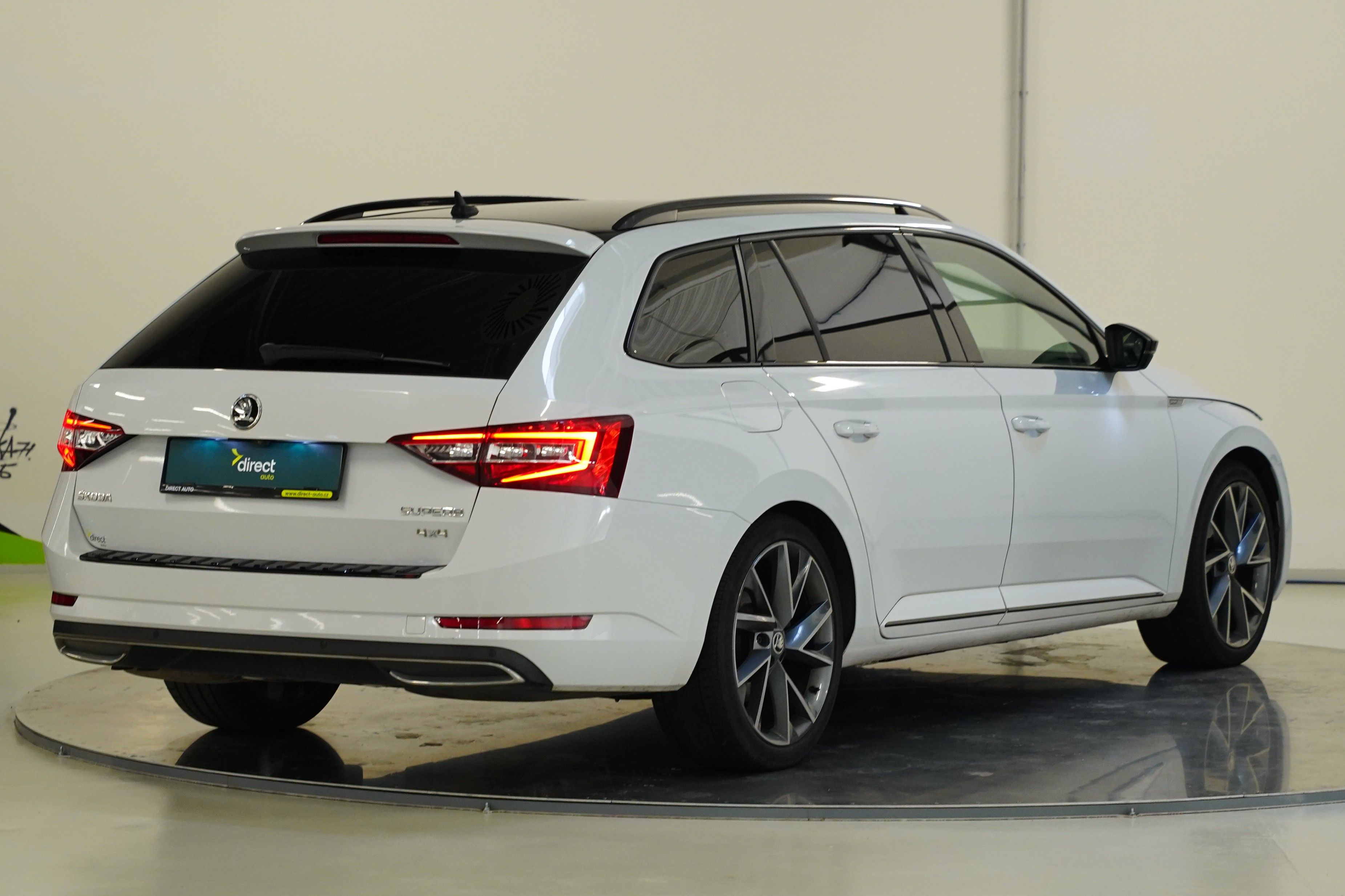 Škoda Superb, 2.0 TDI 140 kW DSG Sportline - fotka 2