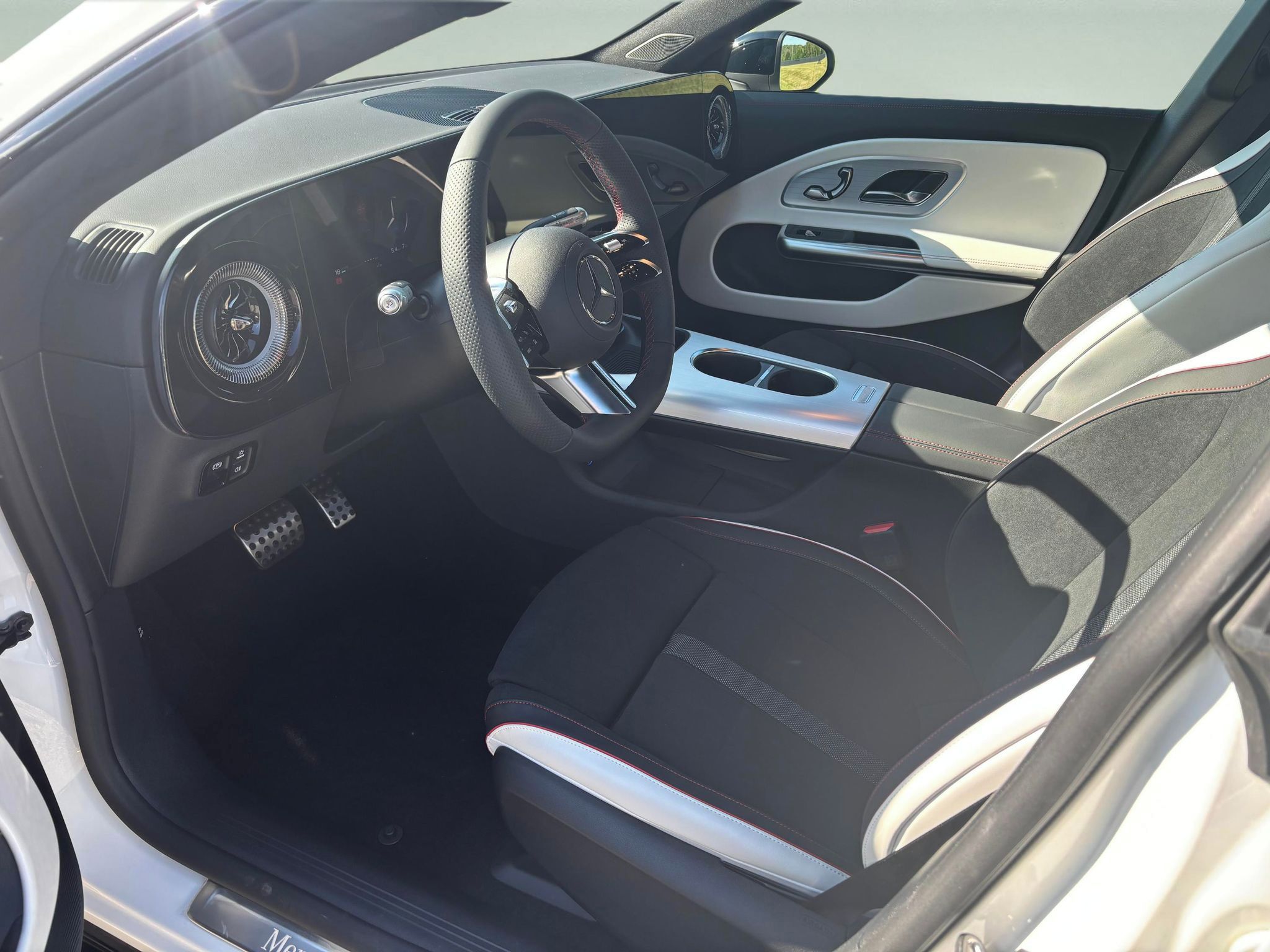 Mercedes-Benz, CLA 220 4MATIC - fotka 5