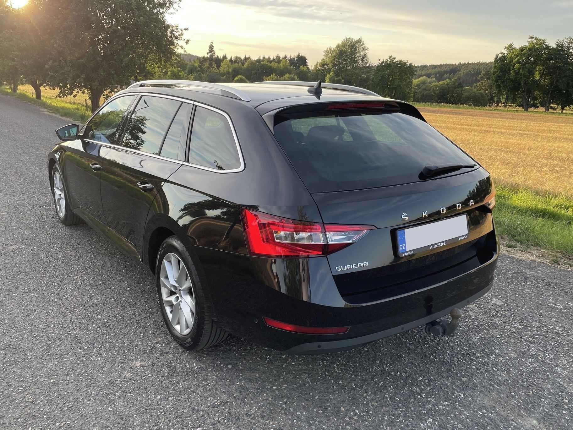 Škoda Superb, III Combi, Style, AT, LED, kam - fotka 2