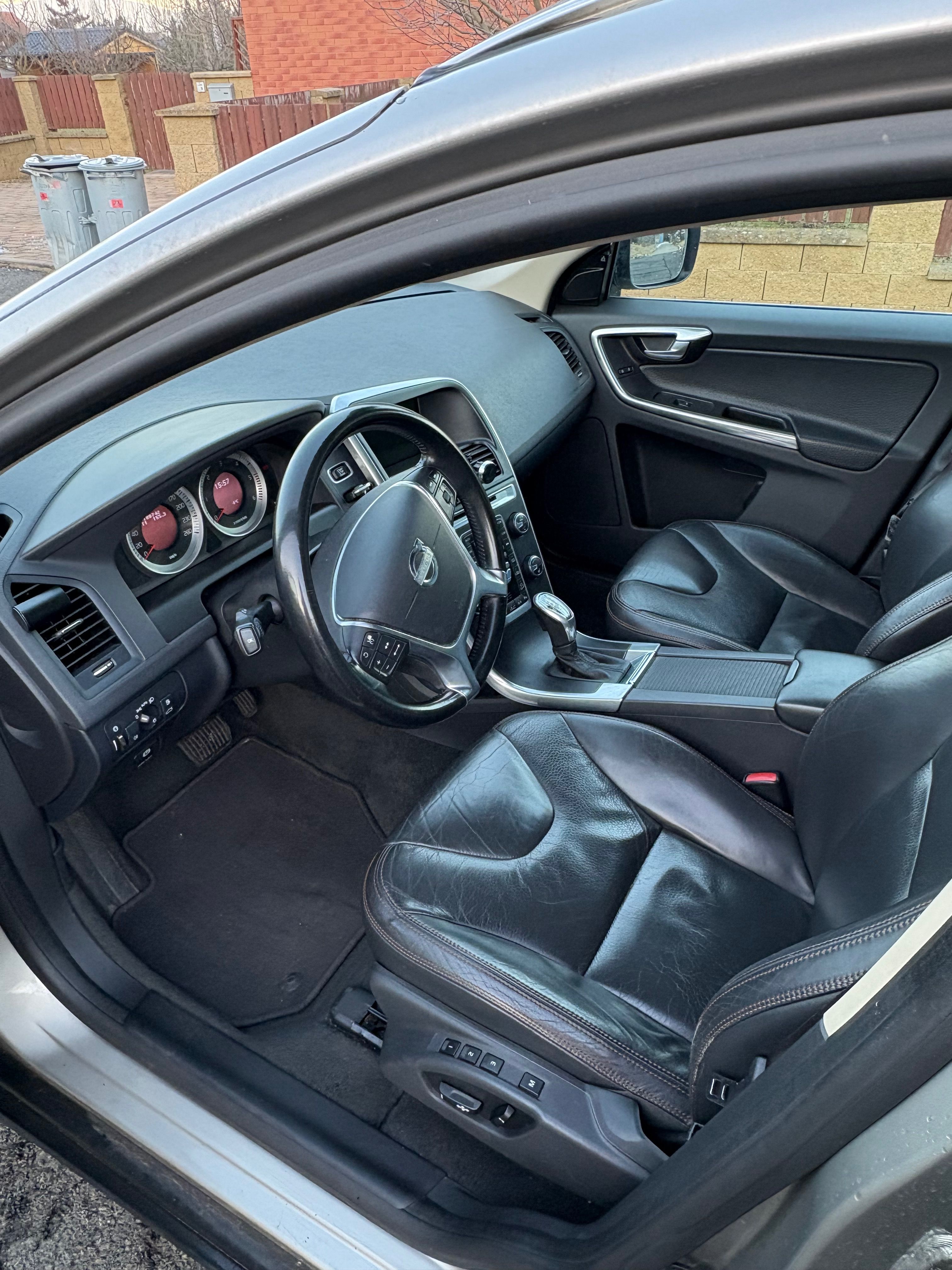 Volvo XC60, D5,158Kw,AWD,188000,MAX VÝBAVA - fotka 4