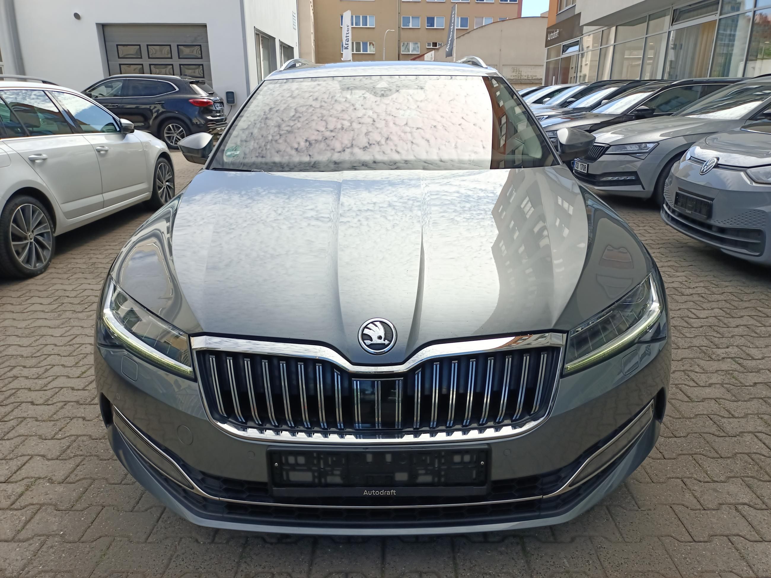 Škoda Superb, 2.0 TDI 110kW DSG Style Tažné - fotka 2