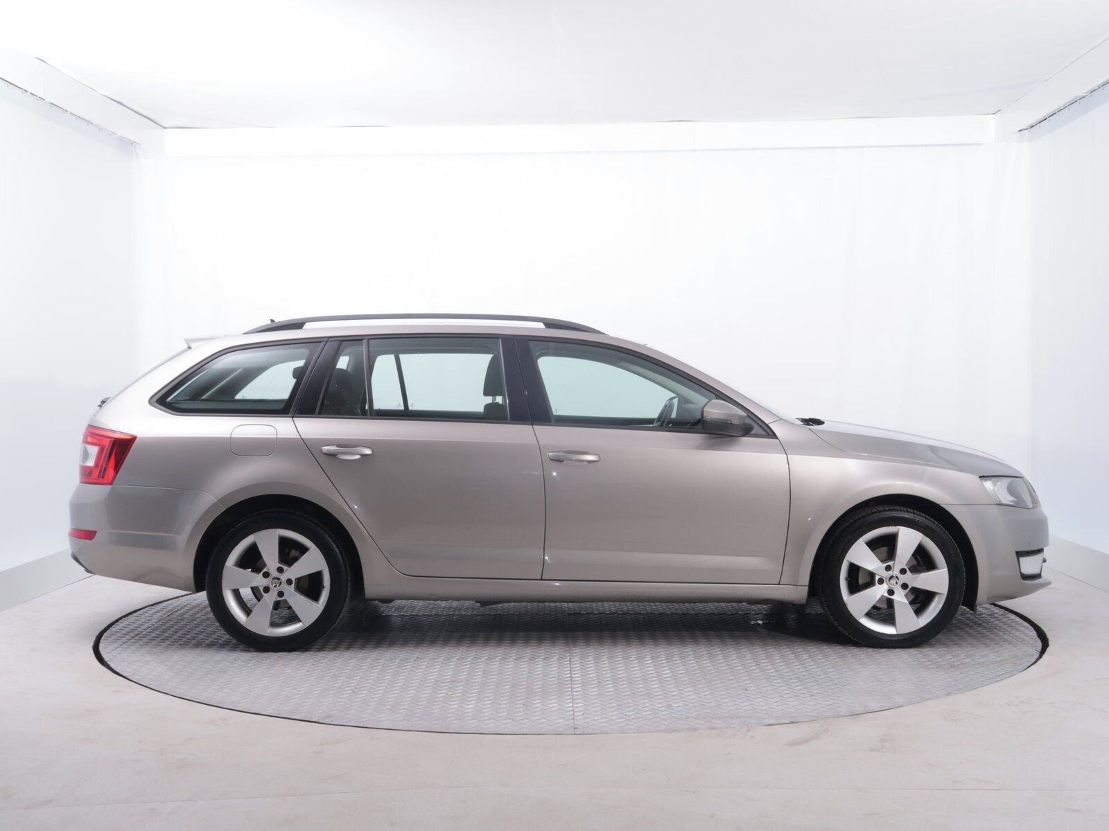 Škoda Octavia, 1.6 TDI, Automatická klima - fotka 6