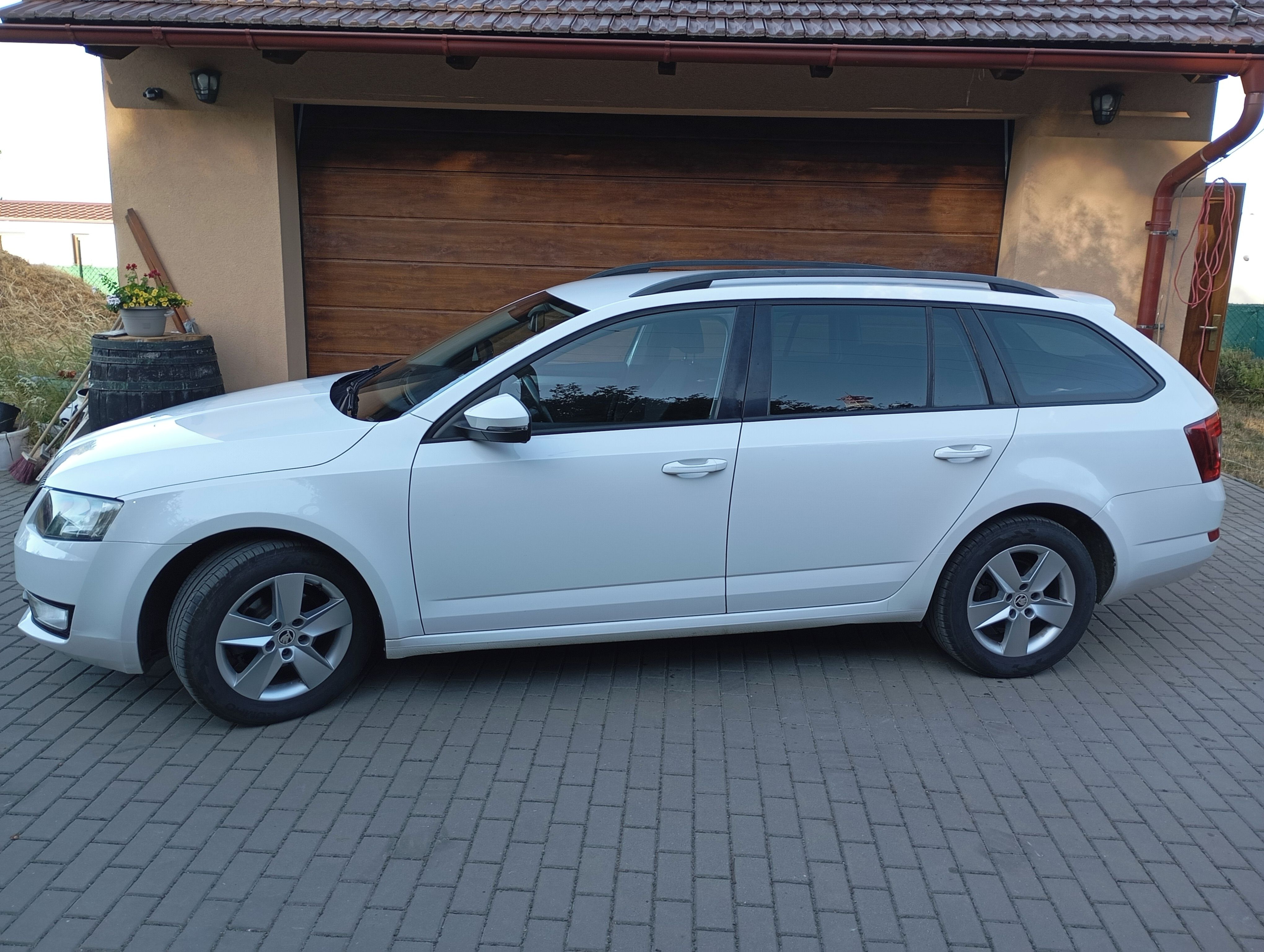Škoda Octavia, 3, 1.6 TDI 4x4  TOP STAV - fotka 2