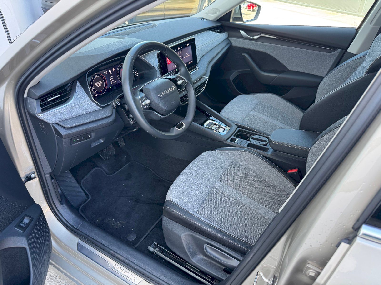 Škoda Octavia, DSG 2.0 TDI 110 kW Top Selecti - fotka 6