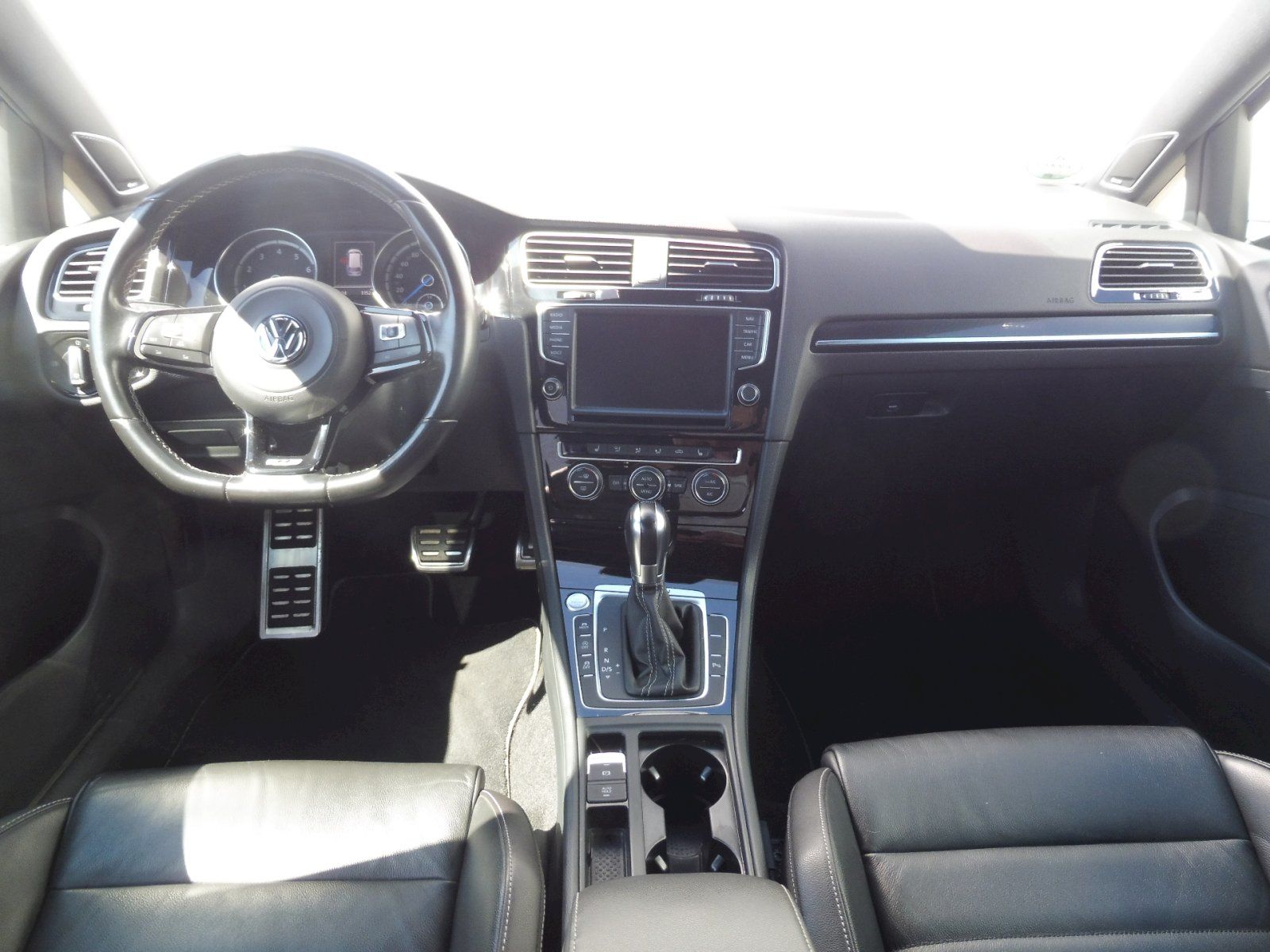Volkswagen Golf Variant, R 2,0 TSI 221kW DSG 4MOTION - fotka 5