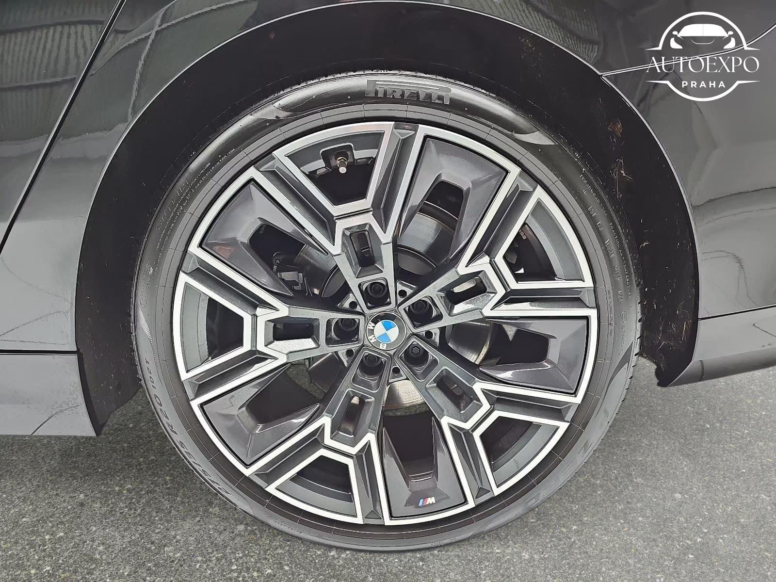 BMW Řada 5, 520D XDRIVE M-SPORT - fotka 6