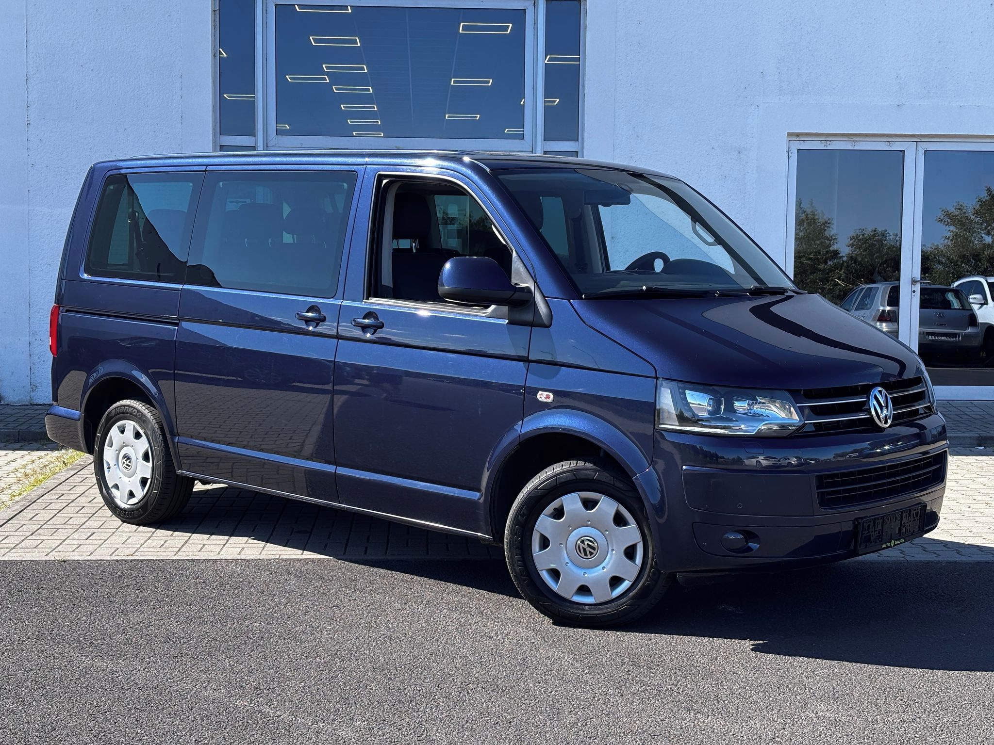 Volkswagen Caravelle, 110kW, 8 míst, LED, NAVI., 4X4 - fotka 2