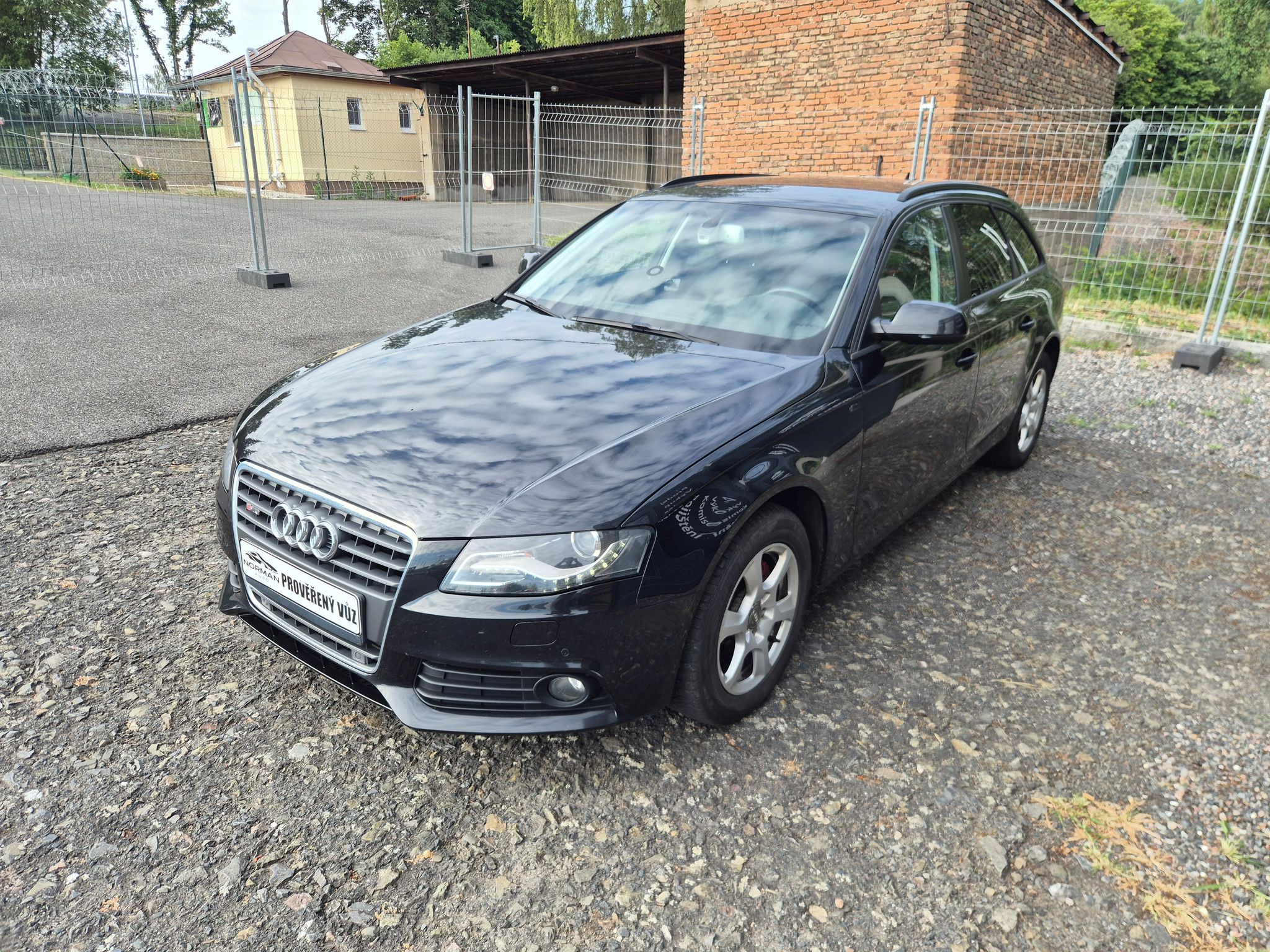 Audi A4, 2.0TDi 105kW manuál, ČR - fotka 3