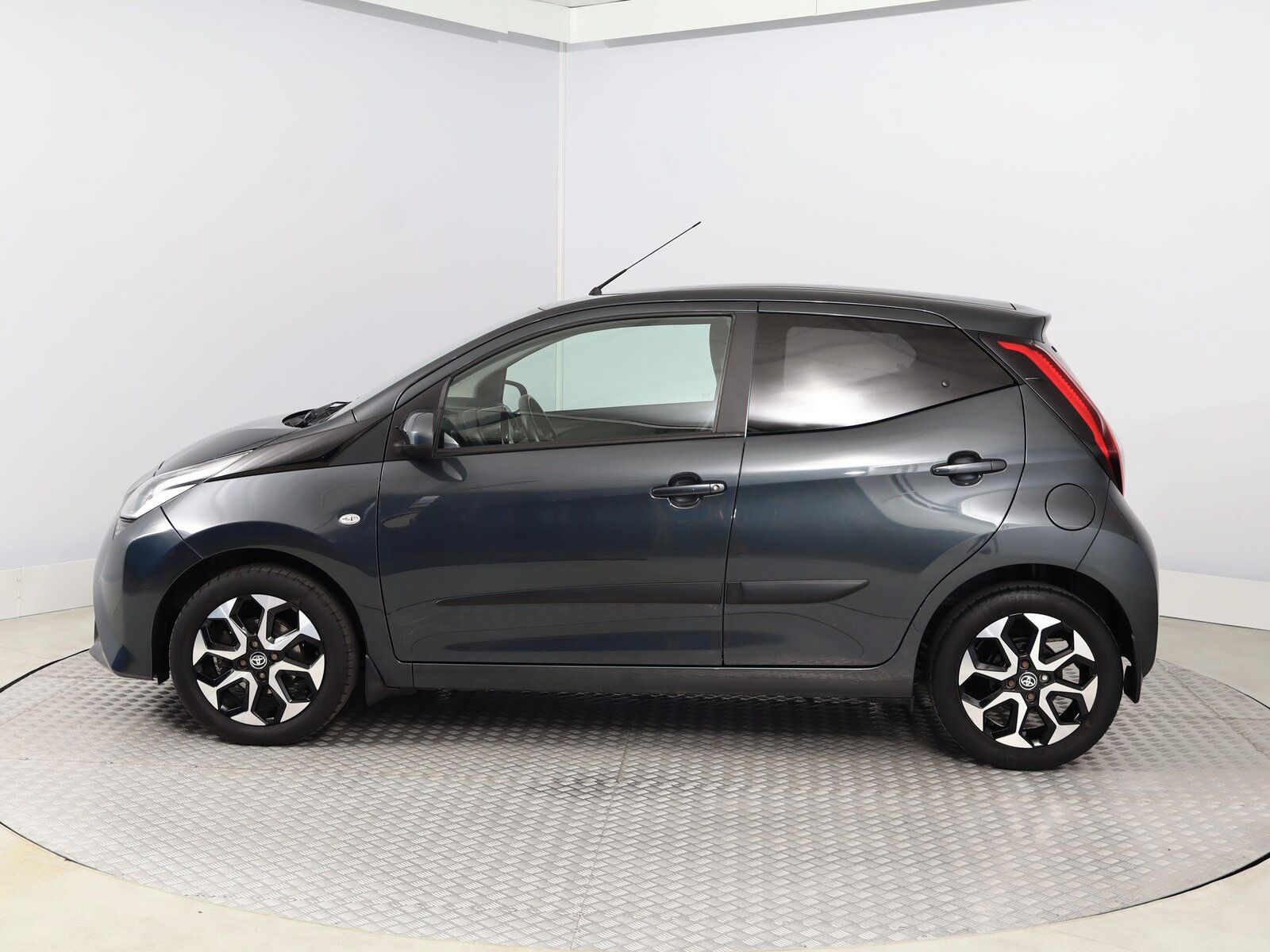 Toyota Aygo, 1.0 VVT-i, ČR,1.maj, Klima - fotka 3