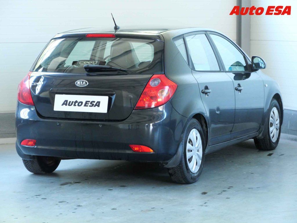 Kia Cee´d, 1.4VVT,ČR - fotka 4