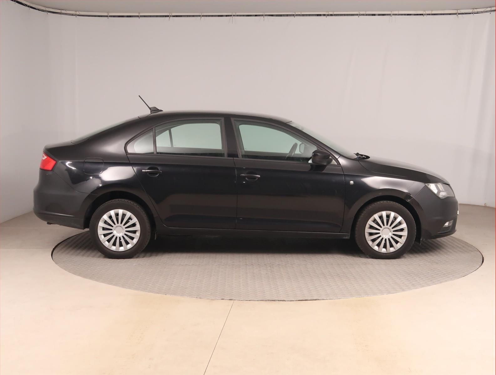 Seat Toledo, 1.6 TDI, Automatická klima - fotka 6