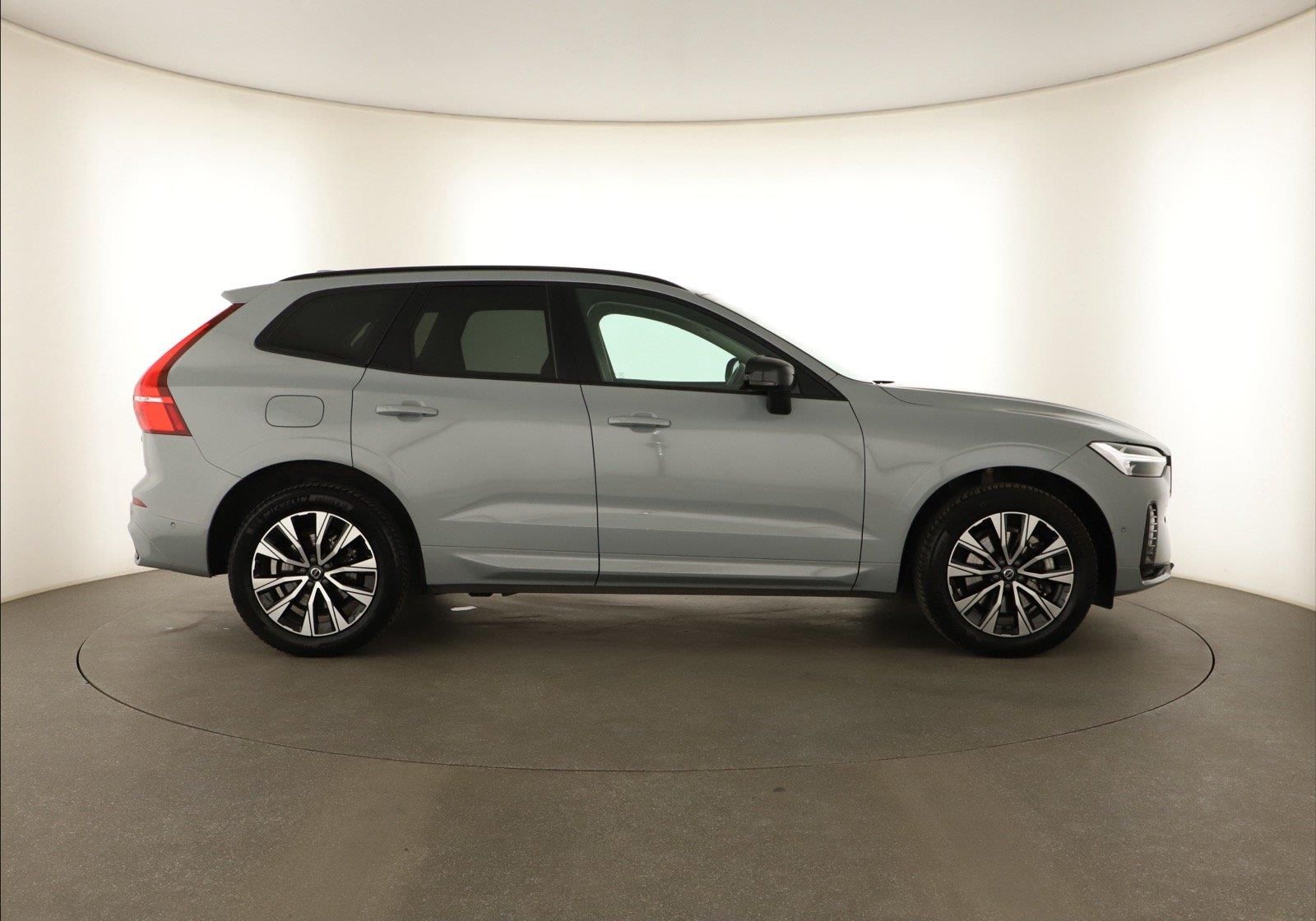 Volvo XC60, B4 AWD, Pano, 360°, DPH - fotka 6