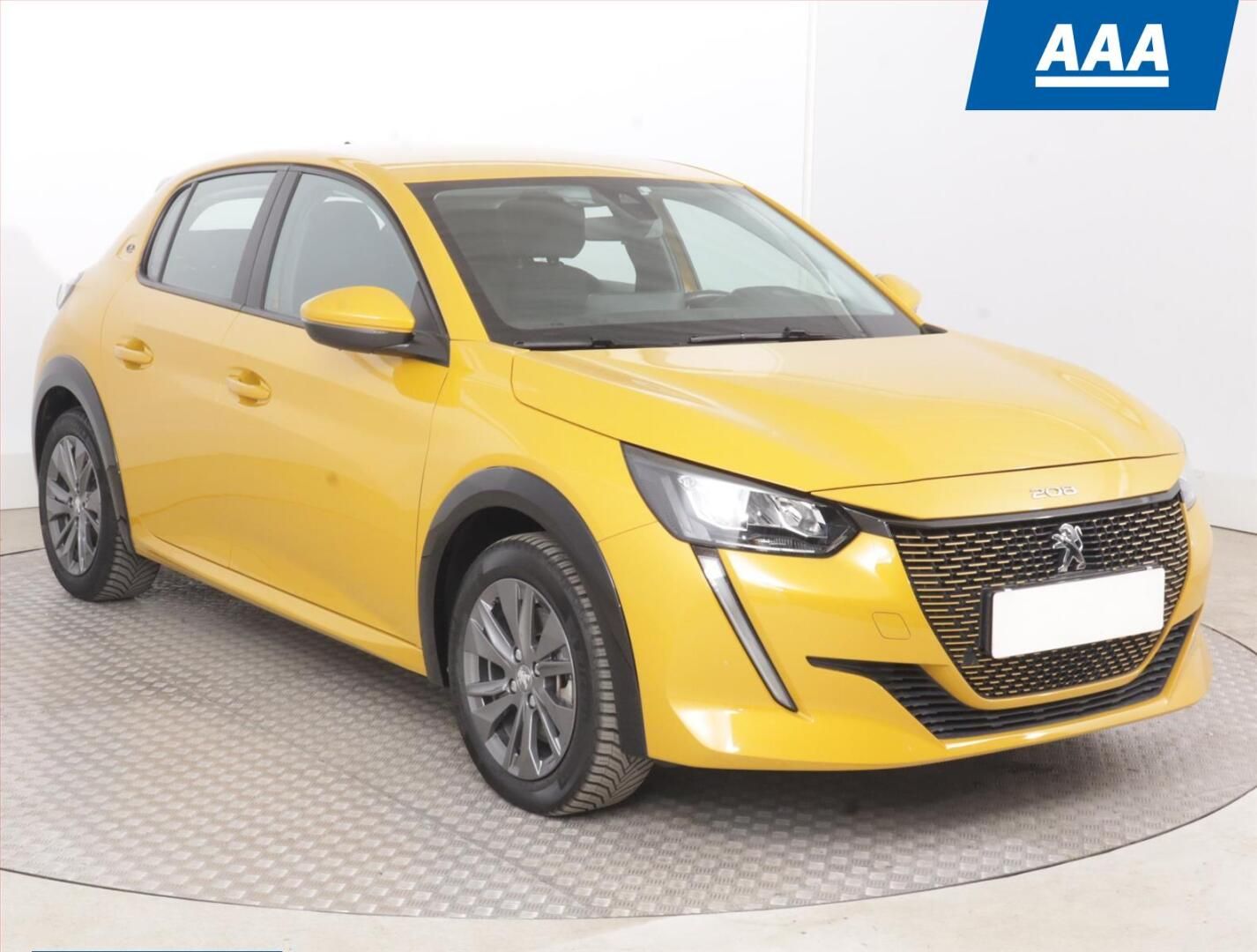 Peugeot 208, 50 kWh, SoH 89%, Automat