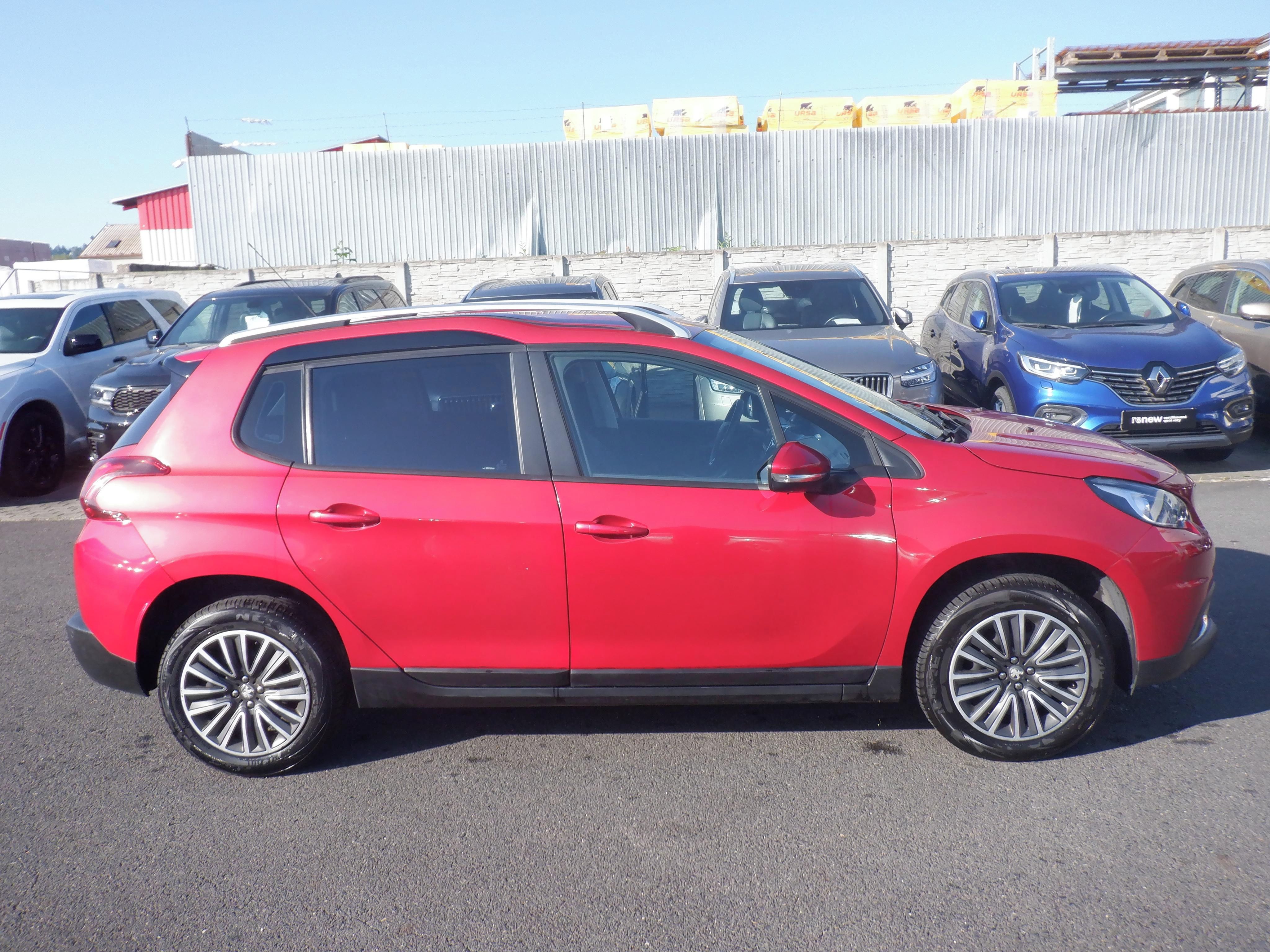 Peugeot 2008, 1.2 PureTech Active,,1.maj.ČR - fotka 4