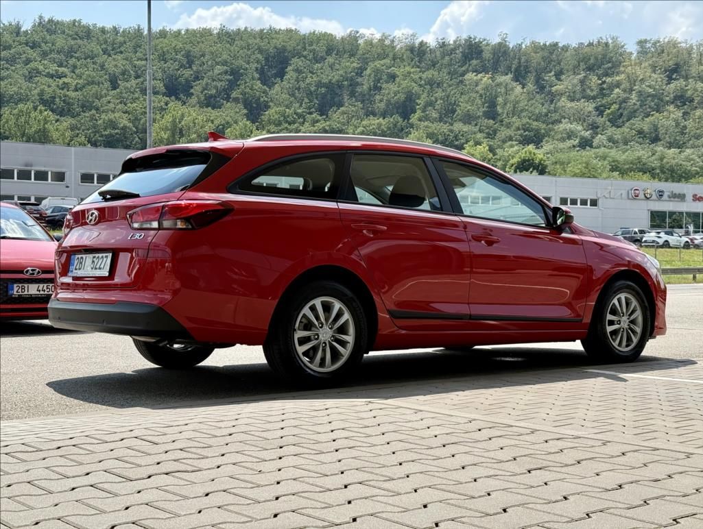Hyundai i30, 1,4 i  WG Trikolor Komfort - fotka 3