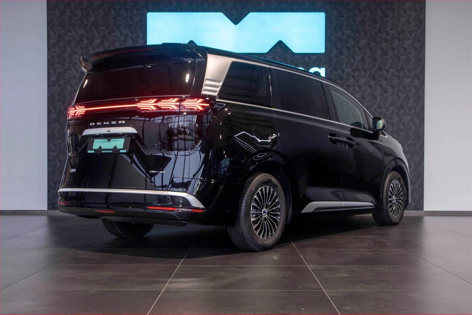 Denza D9, DM-i 40kWh PHEV AWD, Nové - fotka 5