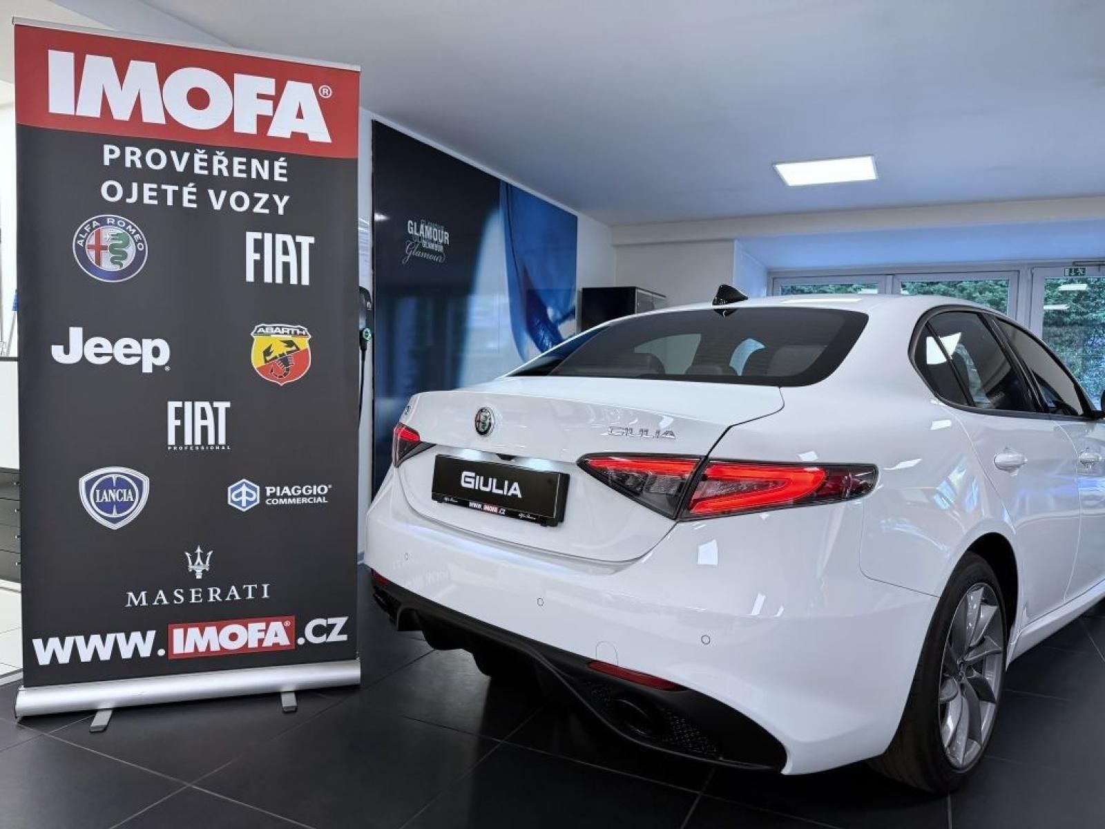 Alfa Romeo Giulia, 2.2 JTDm 210k AT8 ZF Q4 4x4 - fotka 5