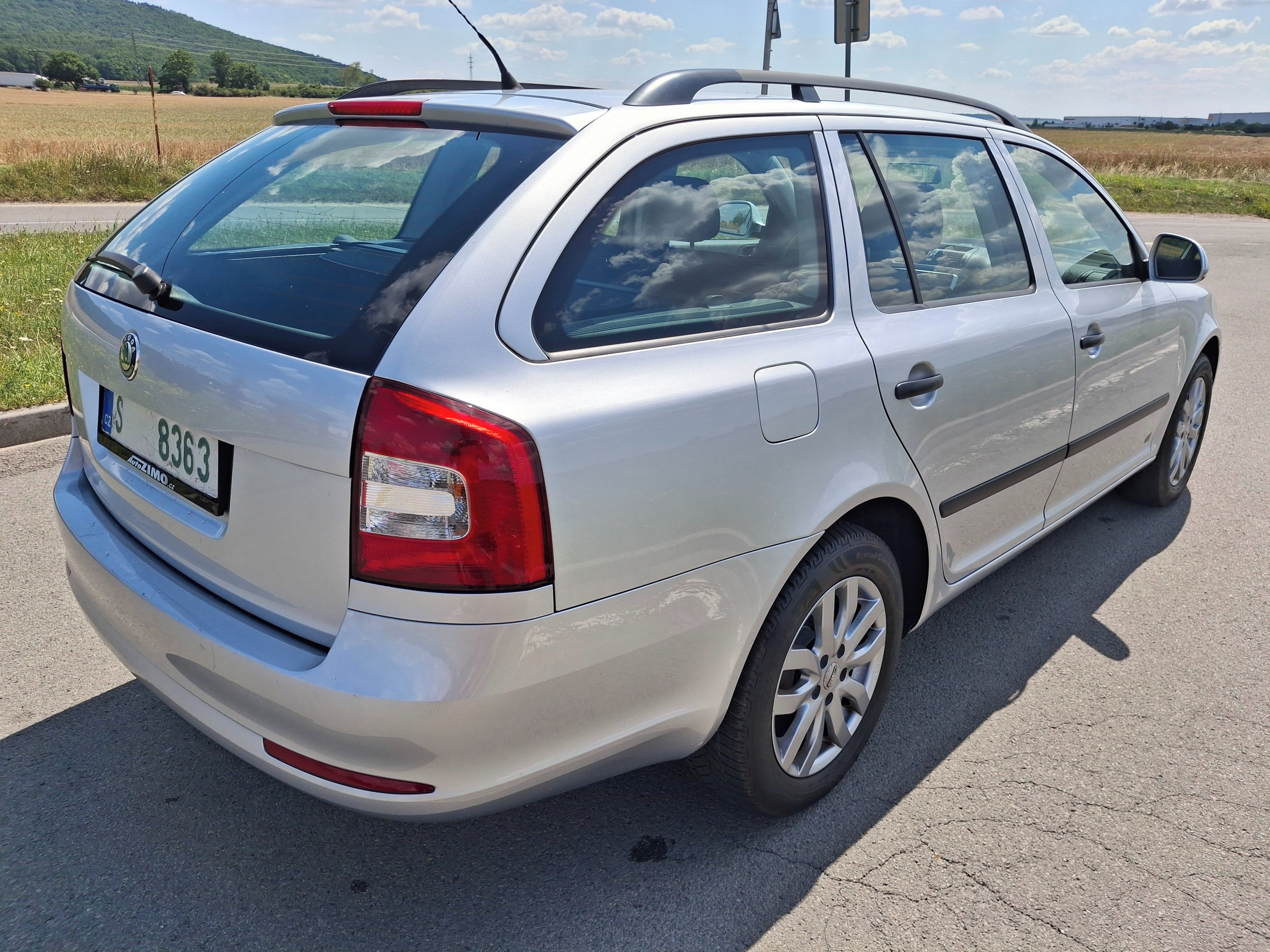 Škoda Octavia, COMBI 1,6 MPI 75 KW KLIMA ALU - fotka 5