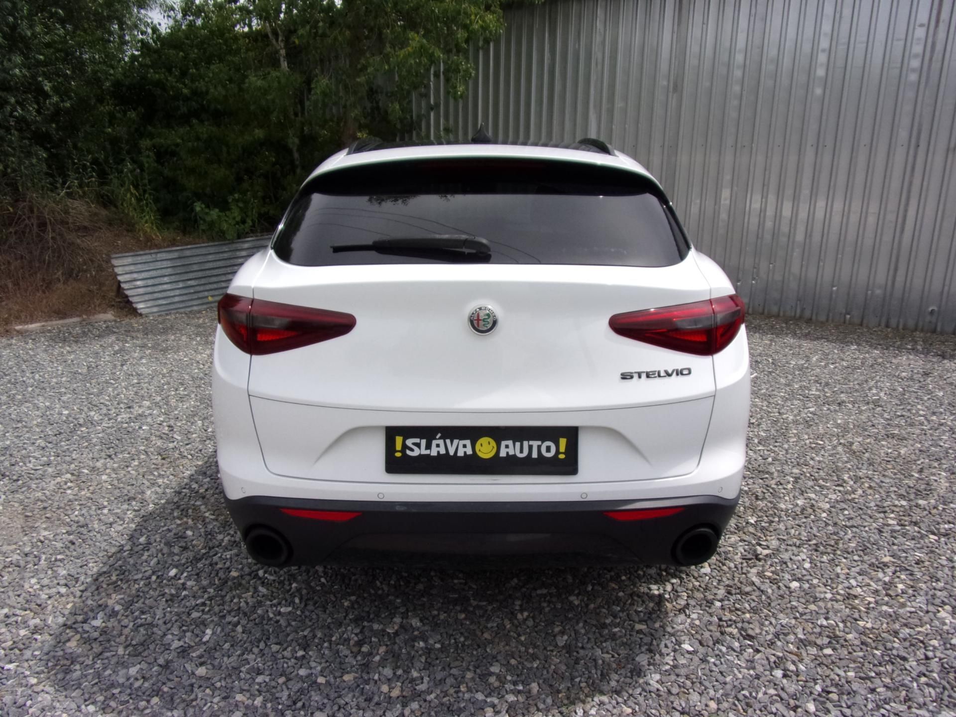 Alfa Romeo Stelvio - fotka 6