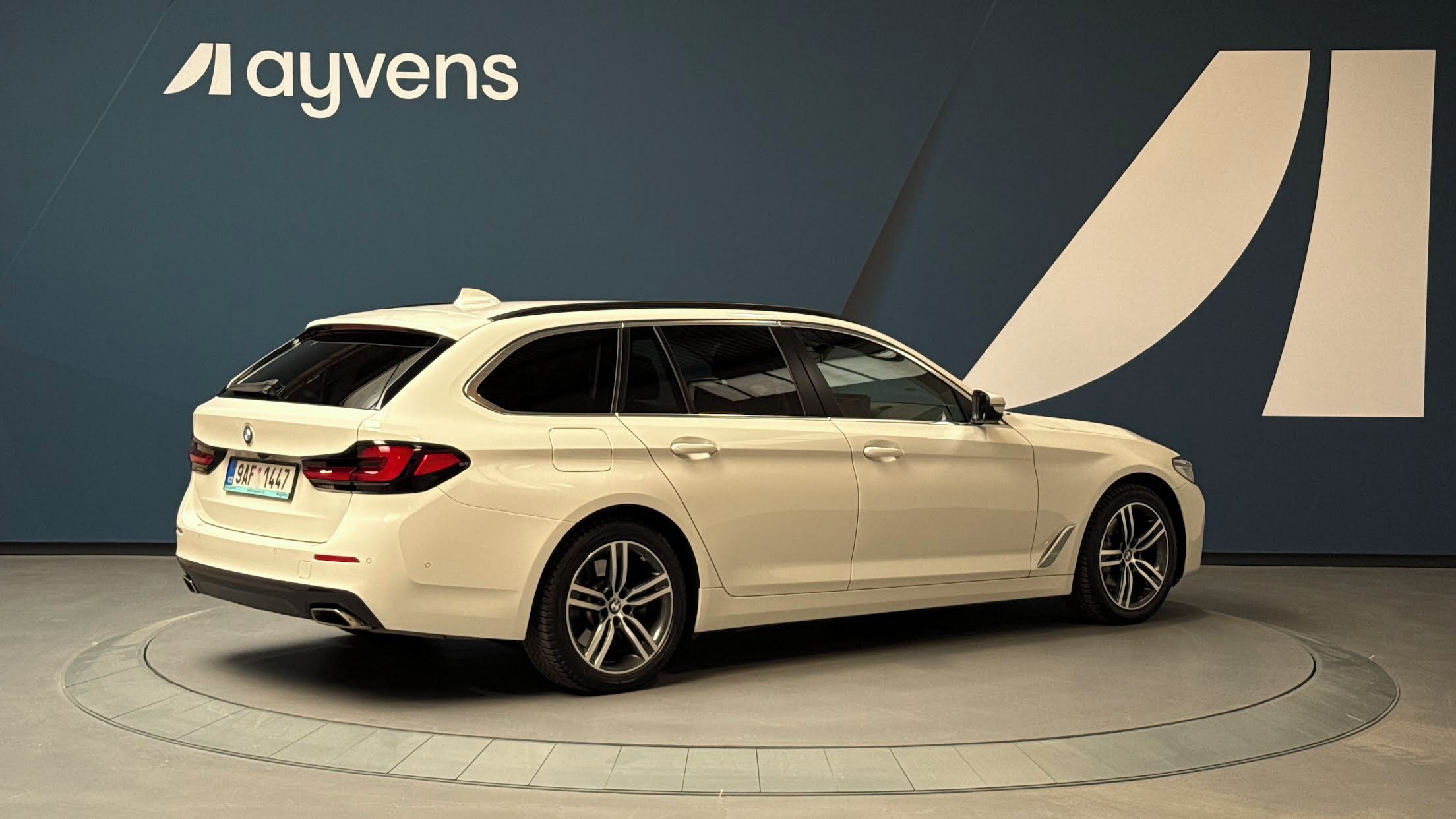 BMW Řada 5, 3.0 530d xDrive AT Touring - fotka 2