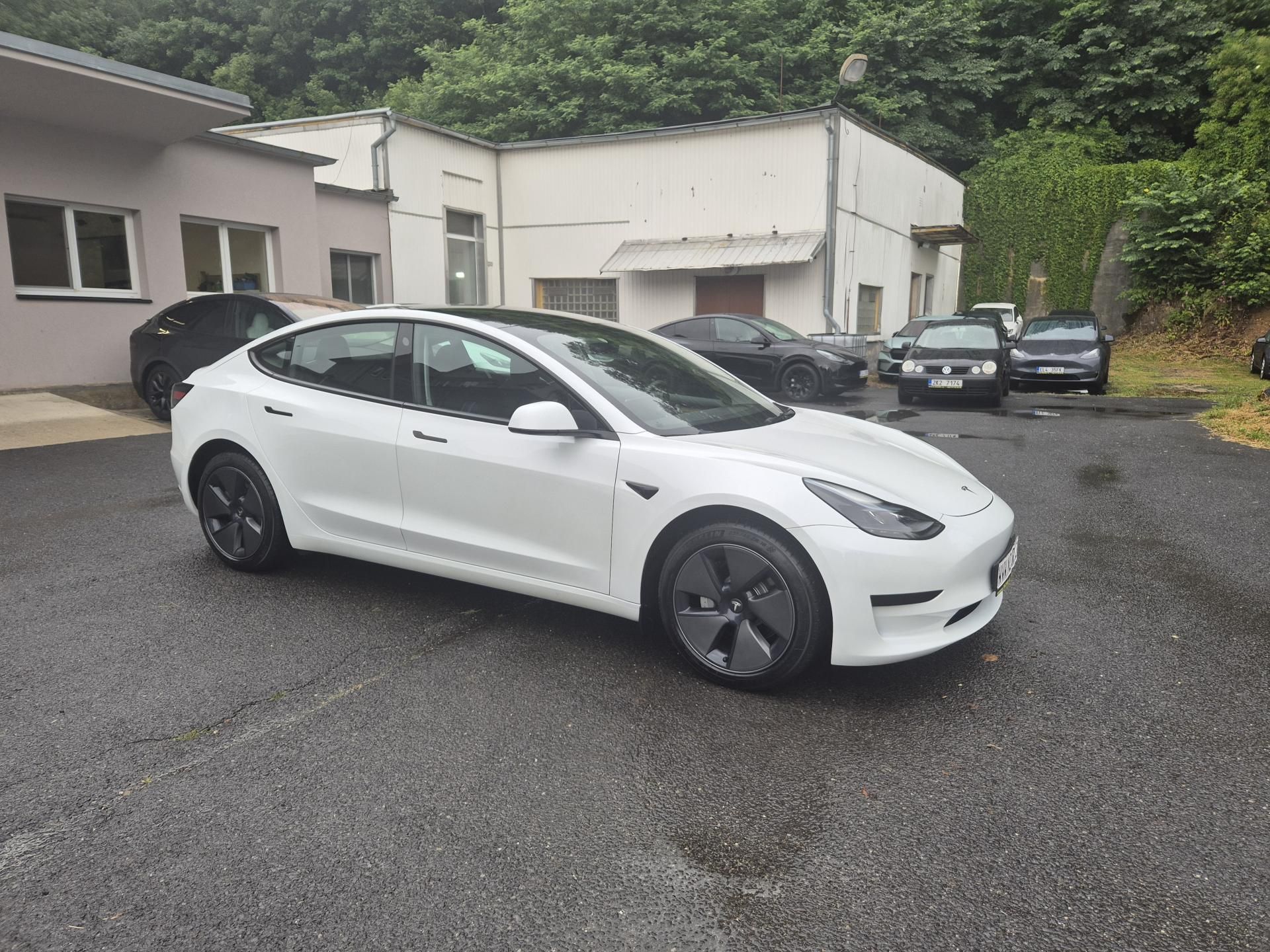 Tesla Model 3, STANDART RANGE 208kw SOH 93,6% - fotka 3