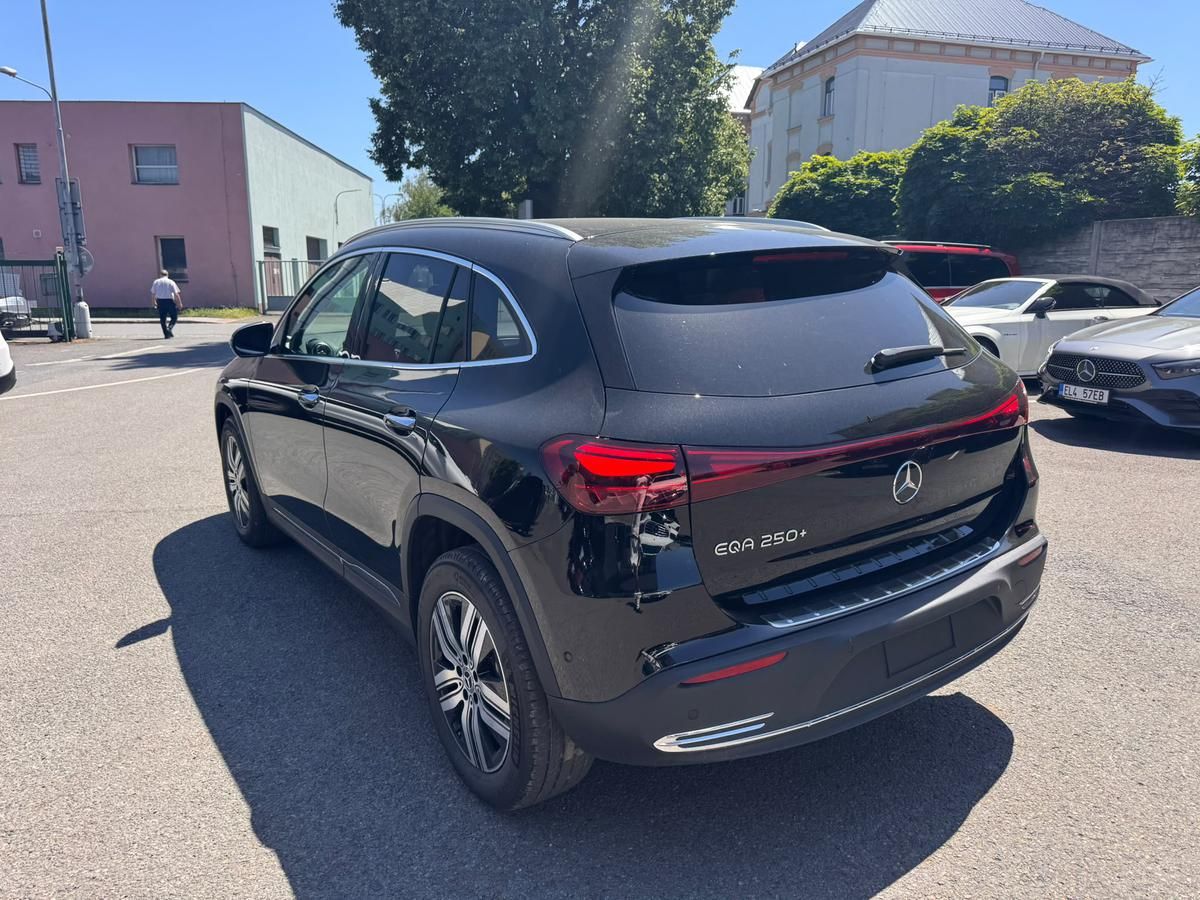 Mercedes-Benz EQA, 250+ - fotka 5