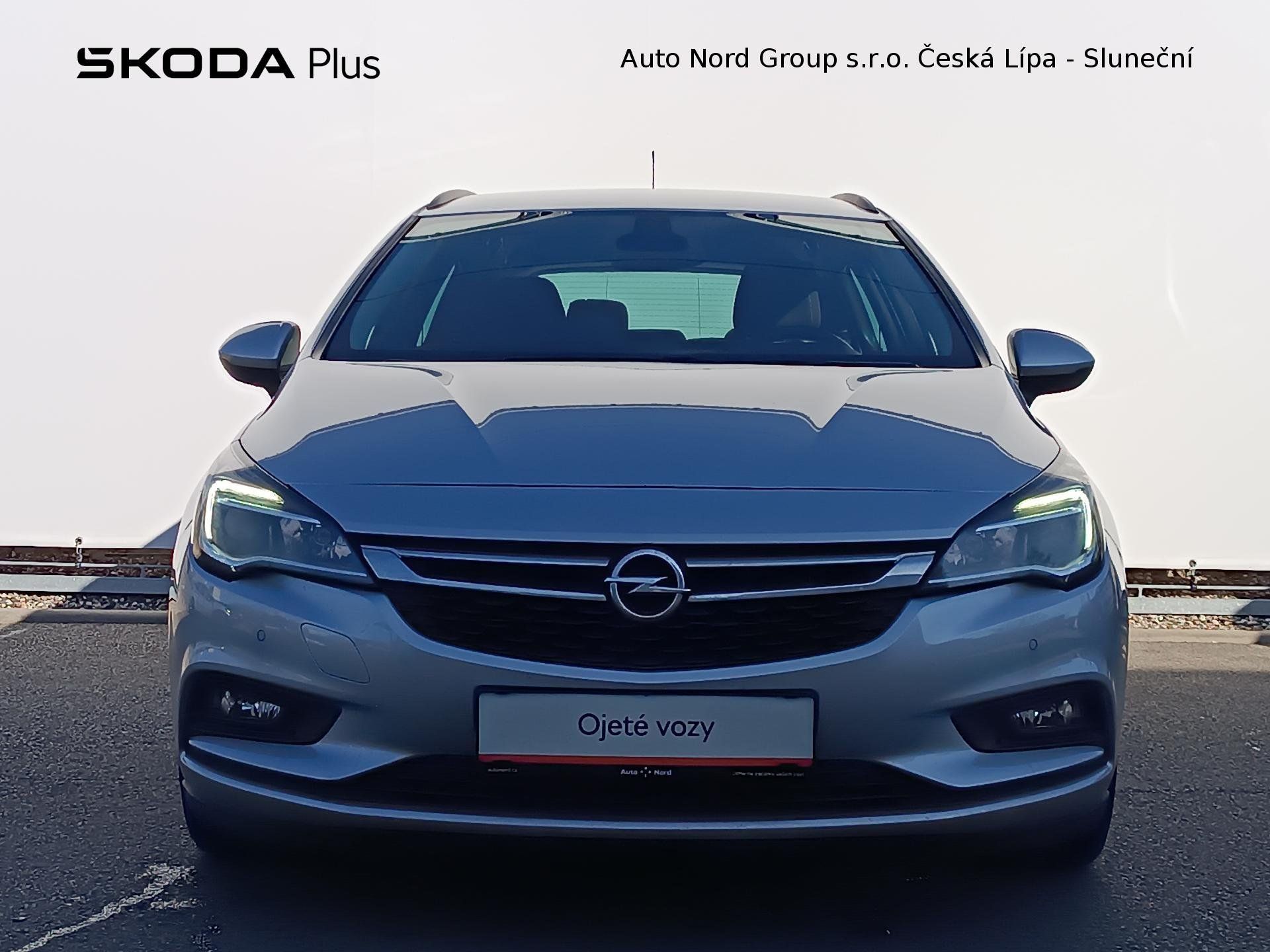 Opel Astra, Opel Astra Sports Tourer - fotka 4