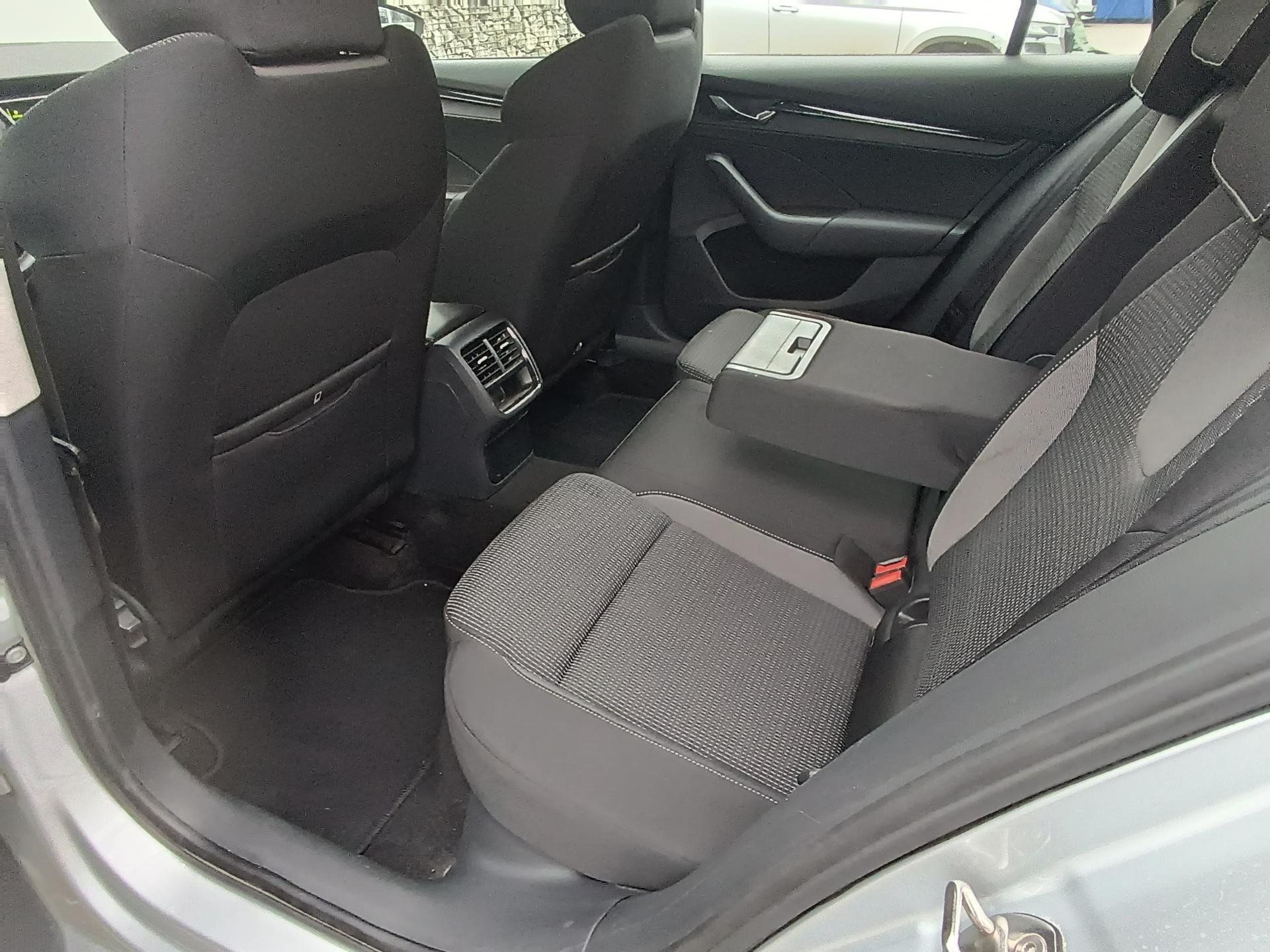Škoda Octavia, Octavia Amb. 2,0TDi/85kw 6°MP - fotka 6