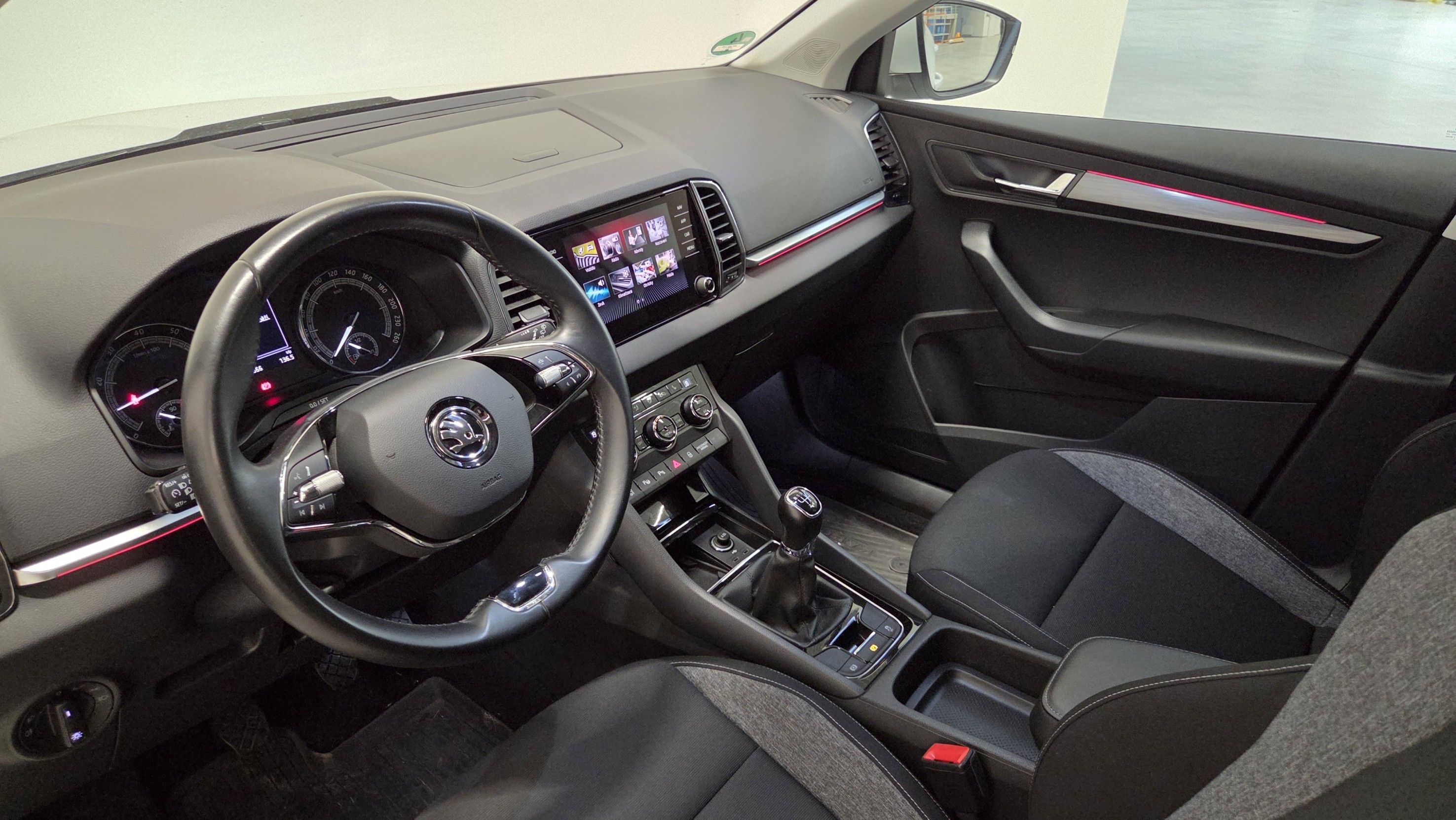 Škoda Karoq, 1.0 TSI 81 kW Drive 125 - fotka 5