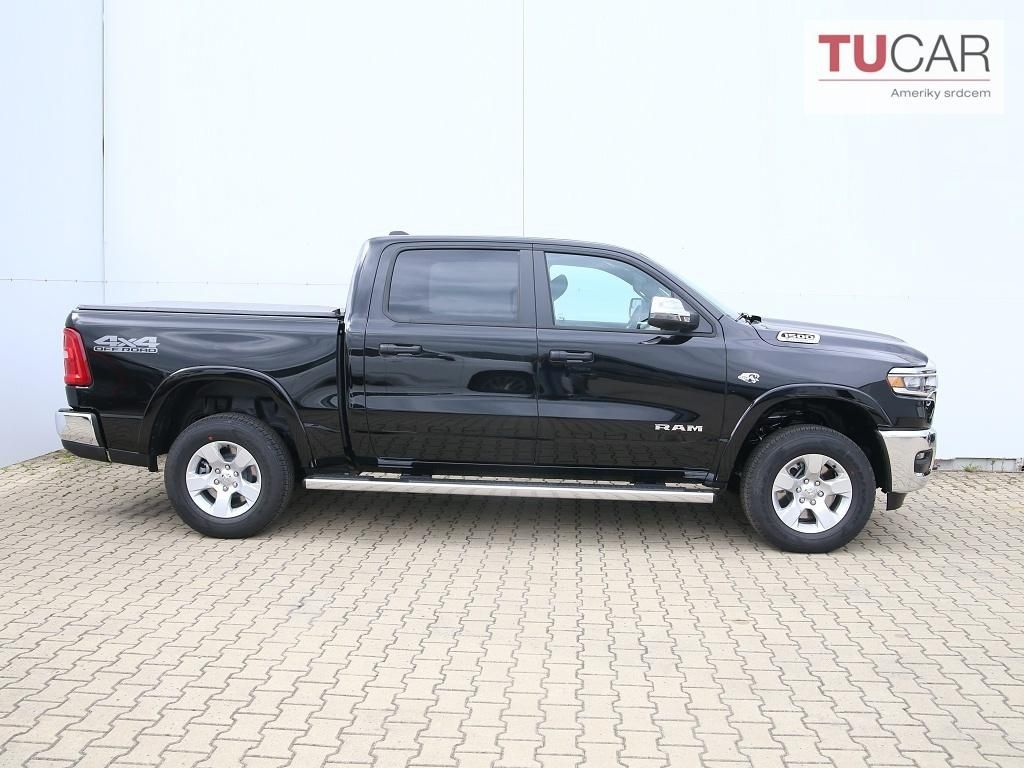 Dodge Ram, 1500 BigHorn 5.7 V8  HEMI 2026 - fotka 3