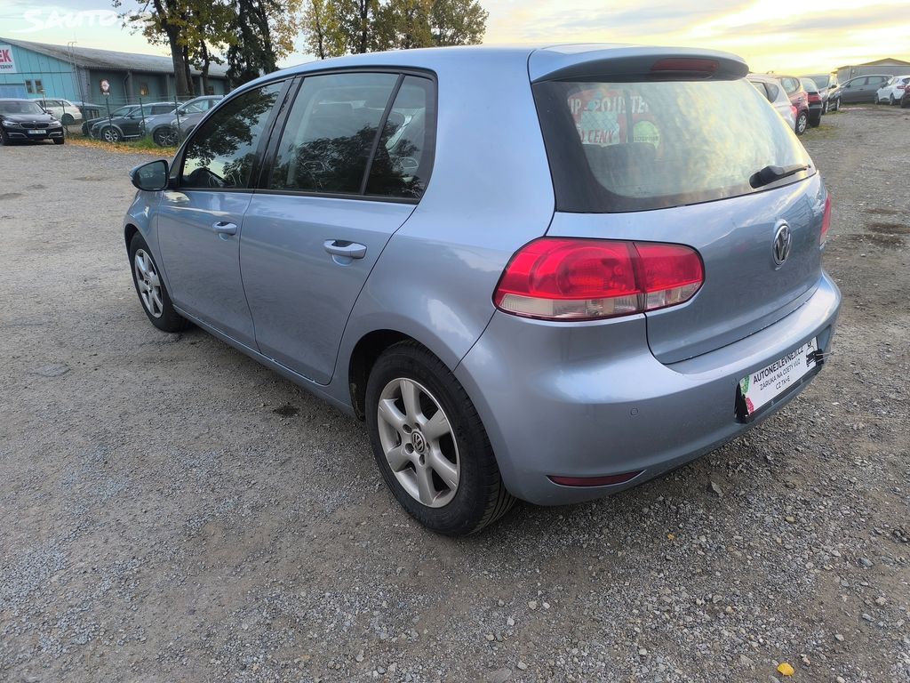 Volkswagen Golf, TDI 66KW,PĚKNÝ,SERVISKA,1MAJ57 - fotka 4
