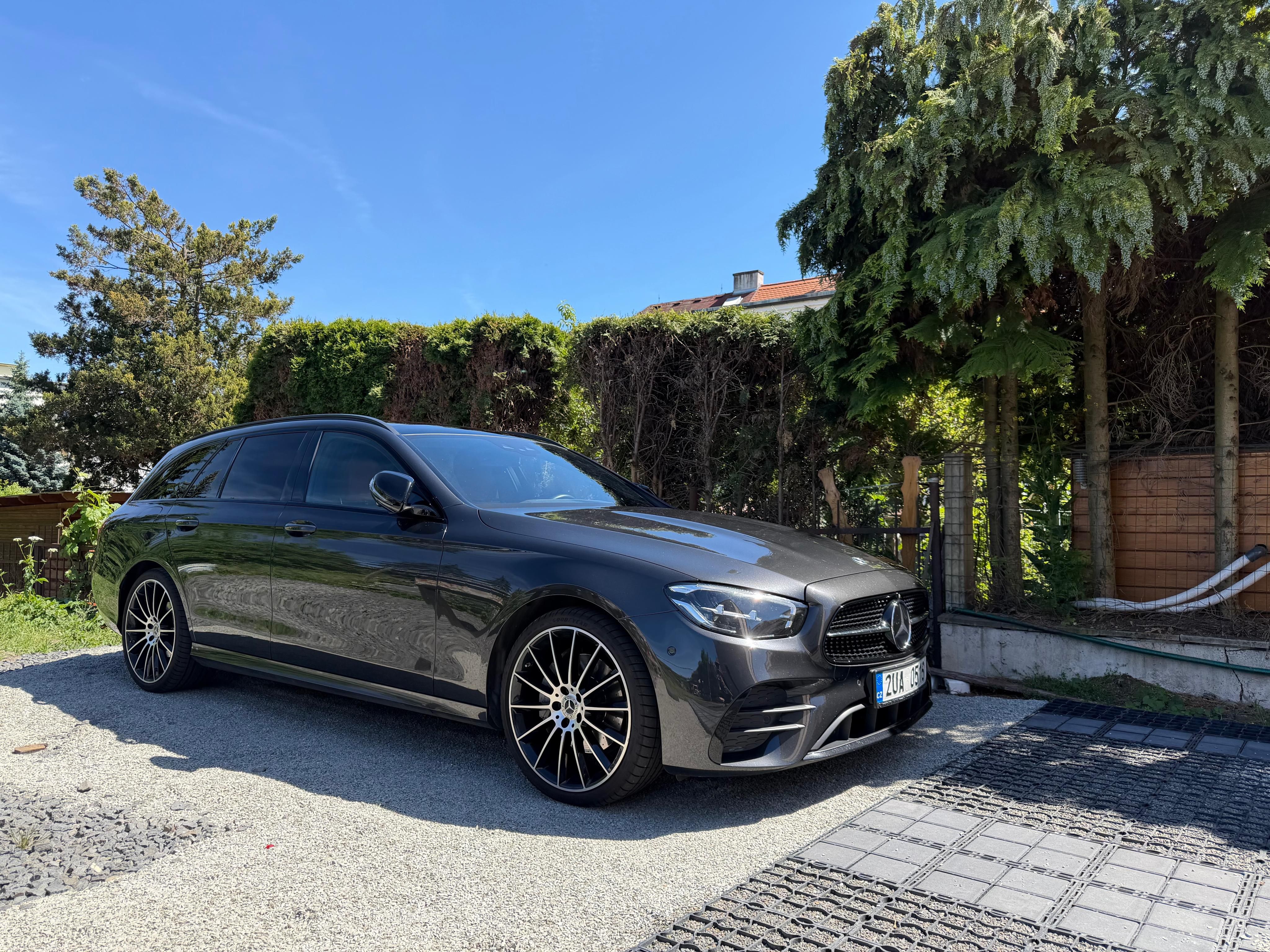 Mercedes-Benz Třídy E, Mercedes-Benz E300D AMG 4MATIC