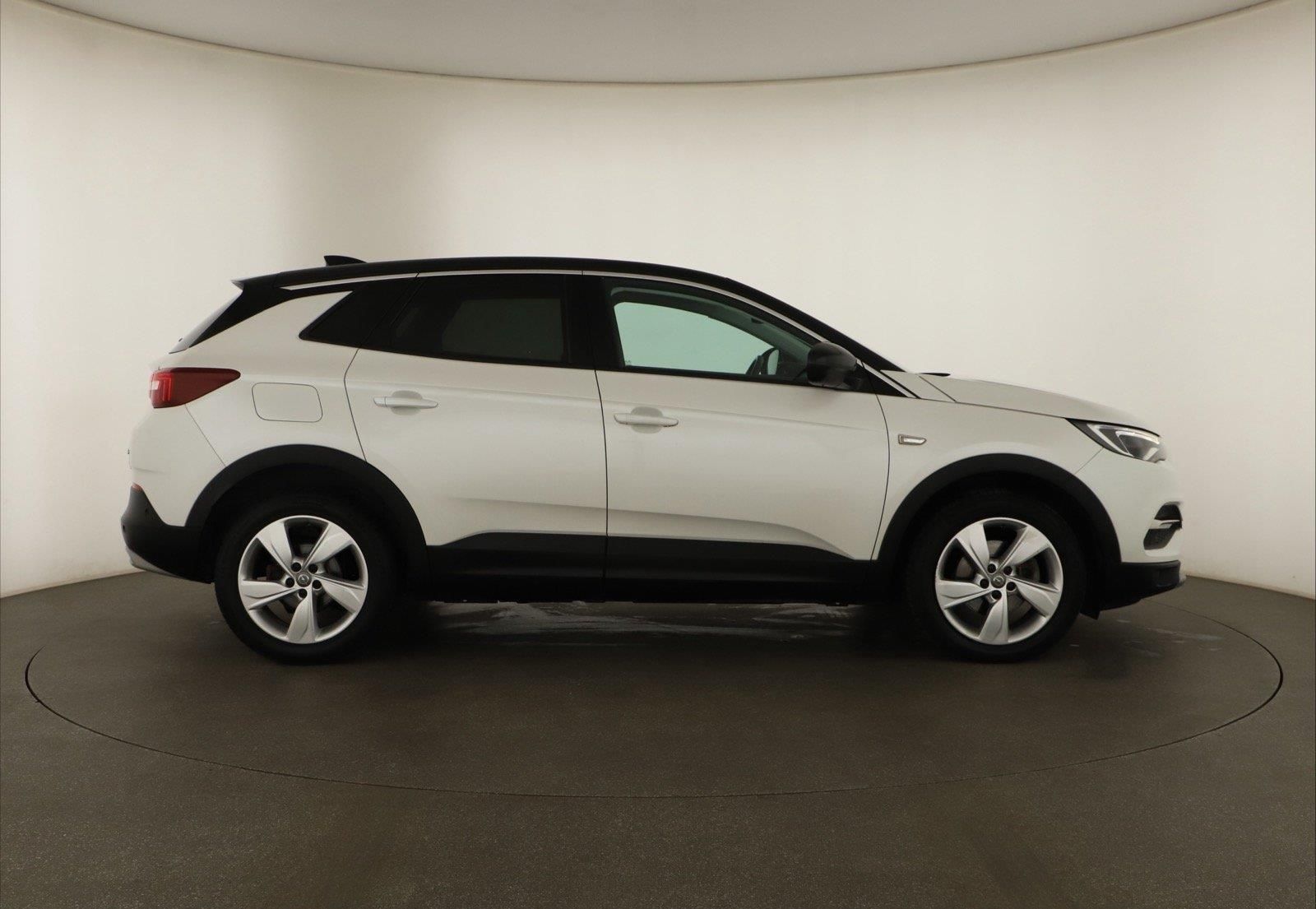 Opel Grandland X, 1.2 Turbo, Automat, Serv.kniha - fotka 6