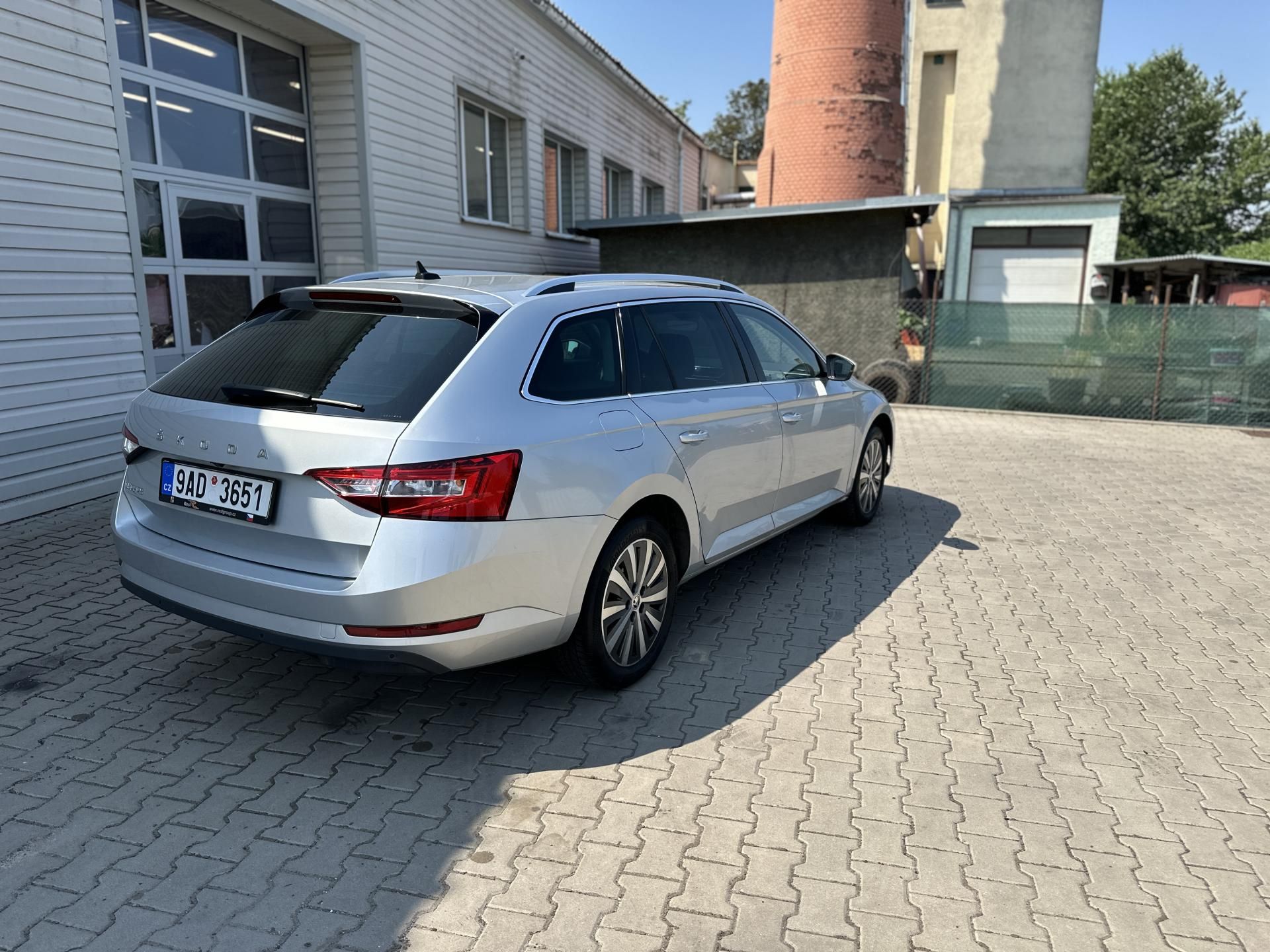 Škoda Superb, 2.0TDi-110KW-DSG-DPH-STYLE-NAV - fotka 3