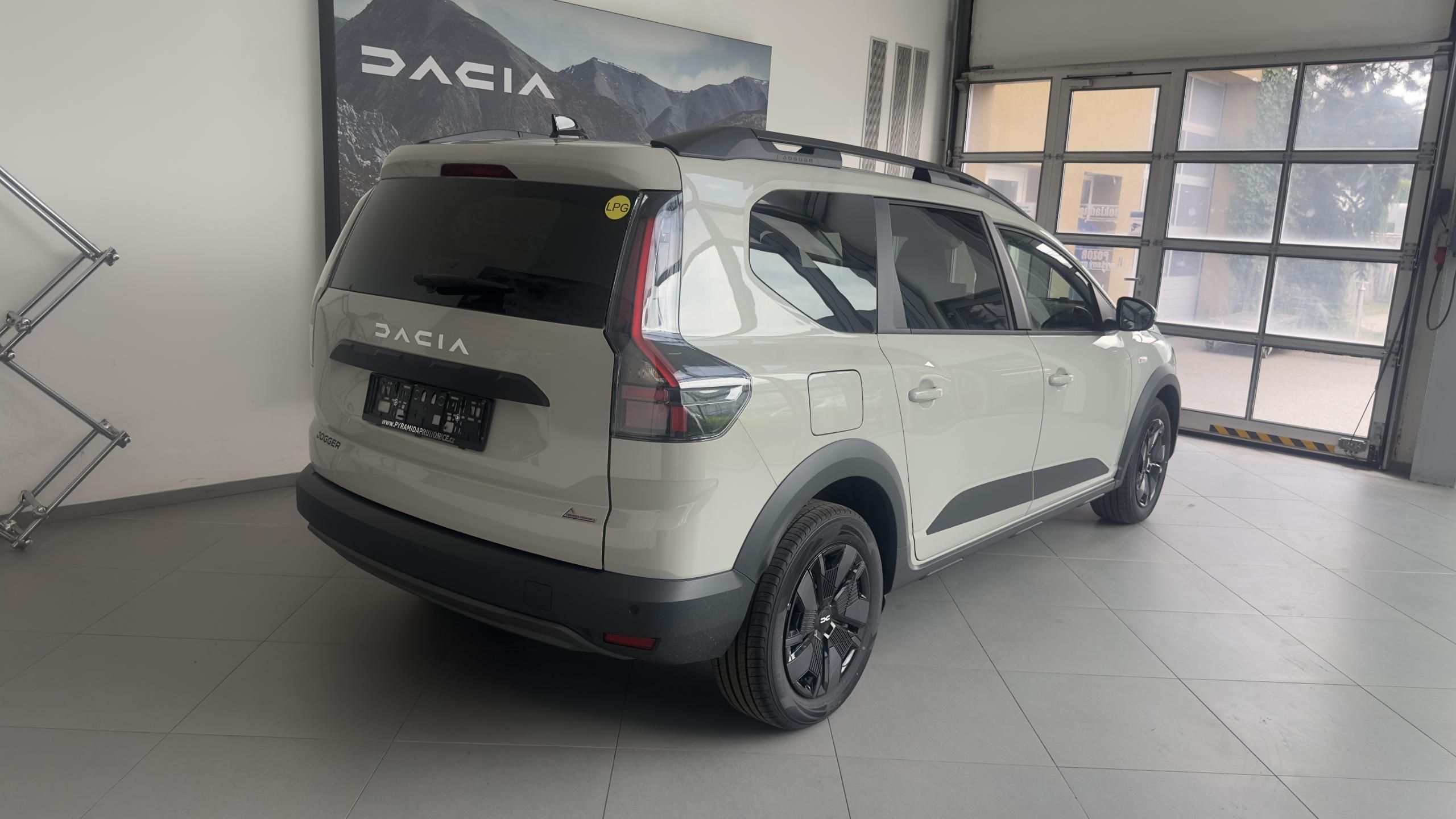 Dacia Jogger, Expression Eco-G 120 7 míst - fotka 3