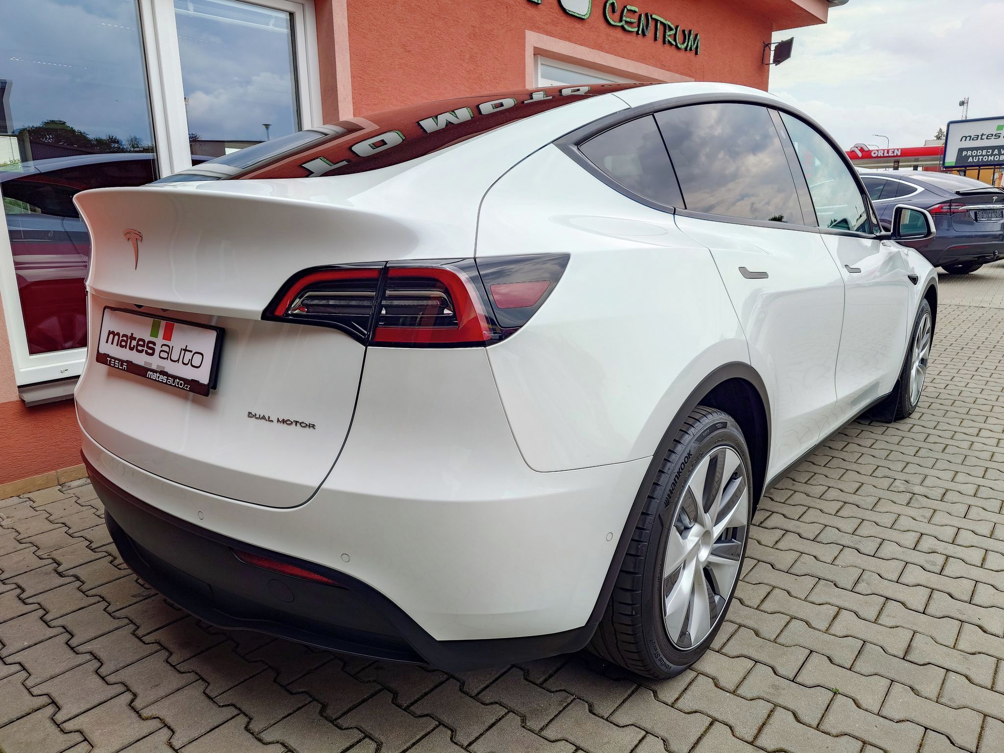 Tesla Model Y, Long Range Dual Motor 378 kW S - fotka 3
