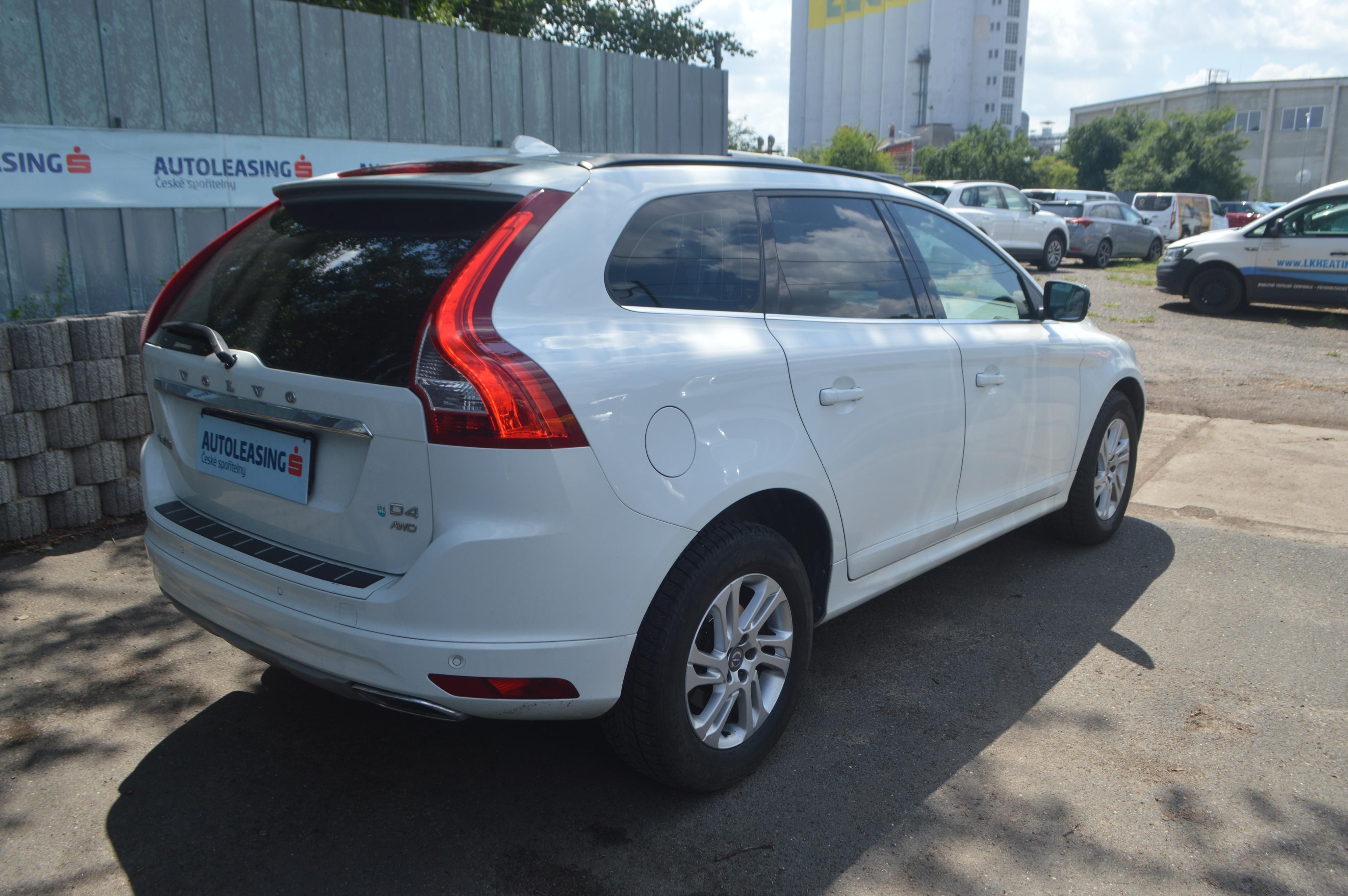 Volvo XC60, 2,4/140 D4 MOMENTUM 1.MAJITEL - fotka 4